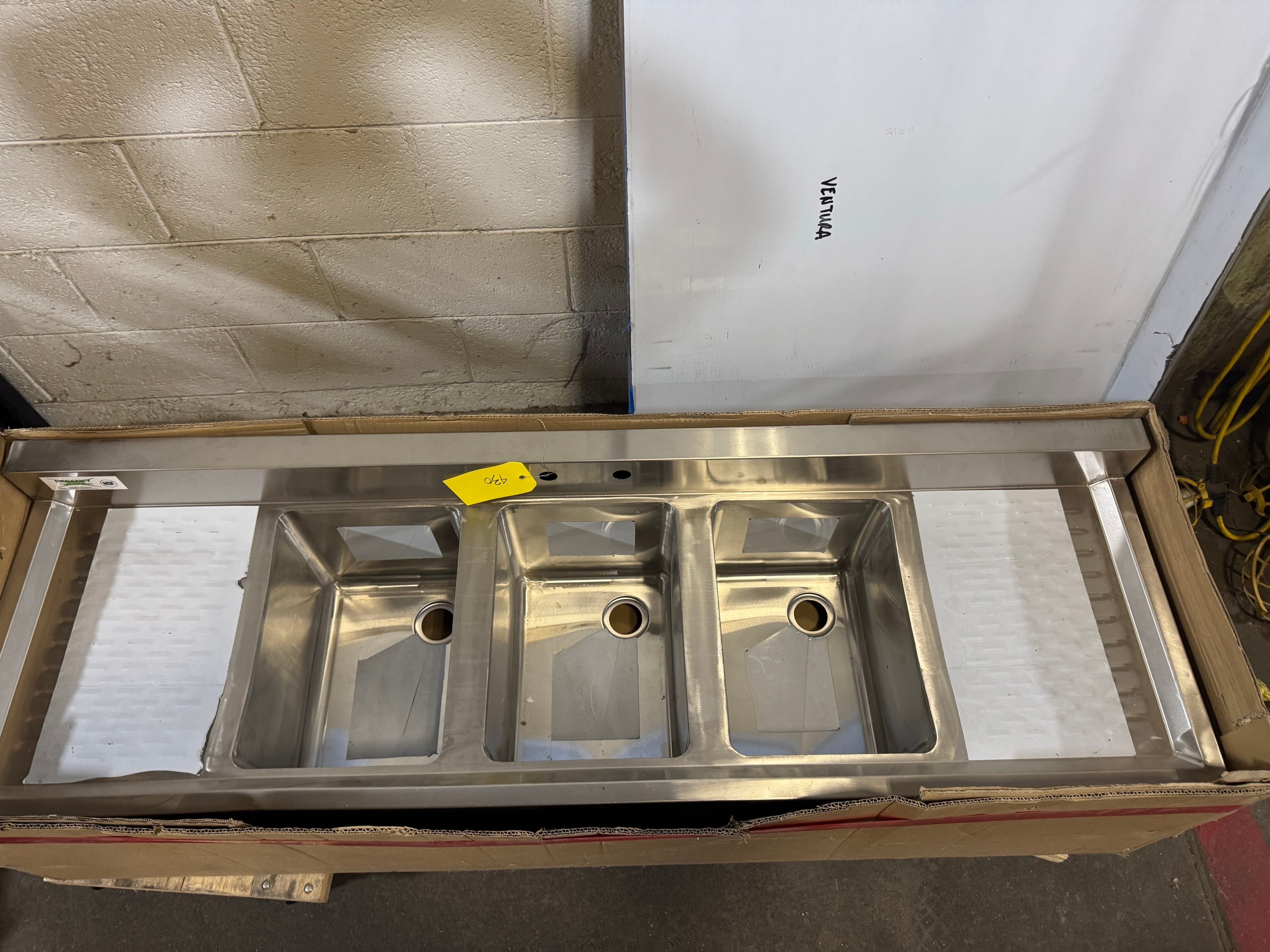 3-compartment-sink-with-15-drainboards-on-both-sides-with-faucet-and-drains-ml1fl1cz