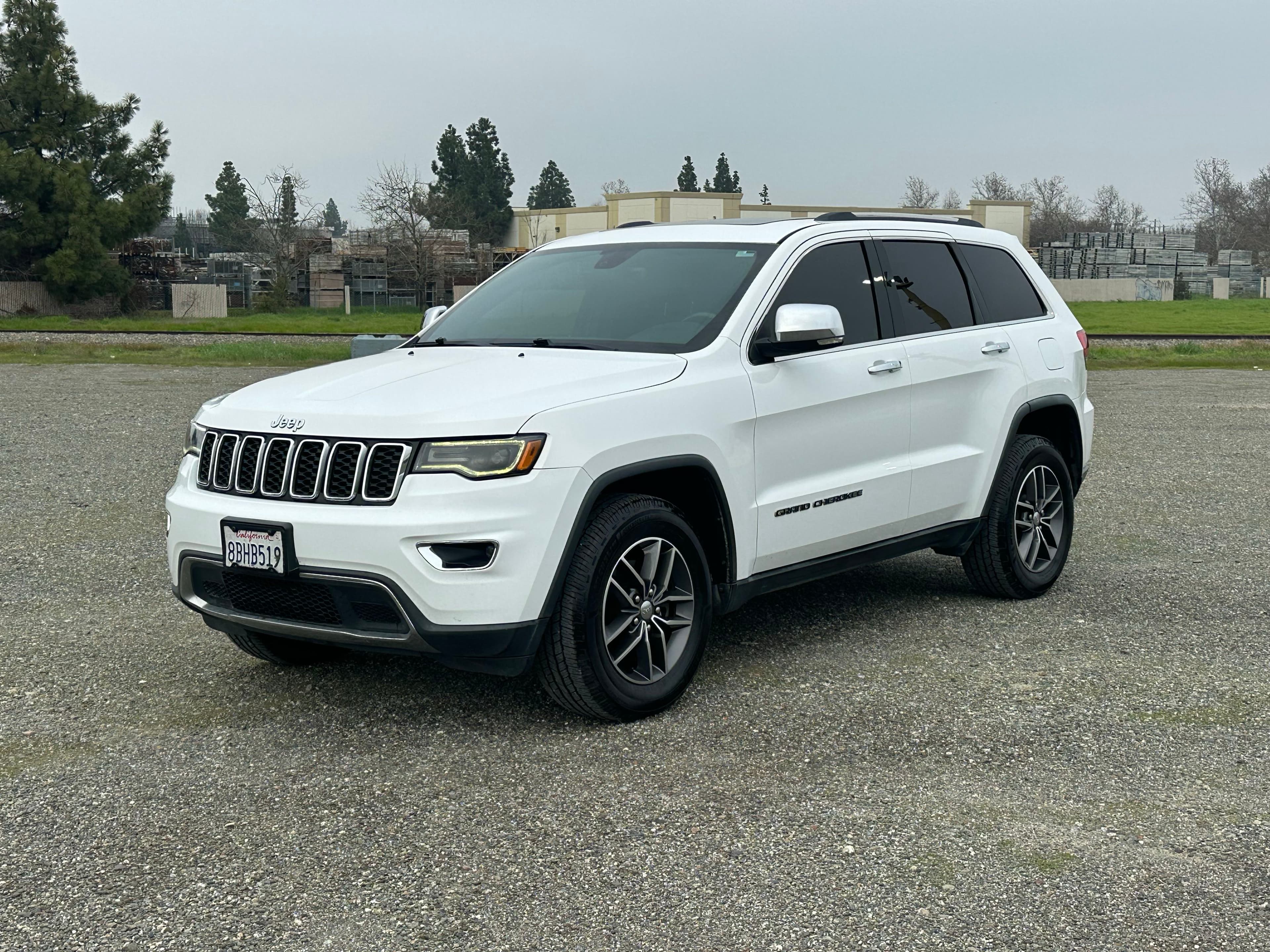2017-jeep-grand-cherokee-4x4-limited-mkyxufi5