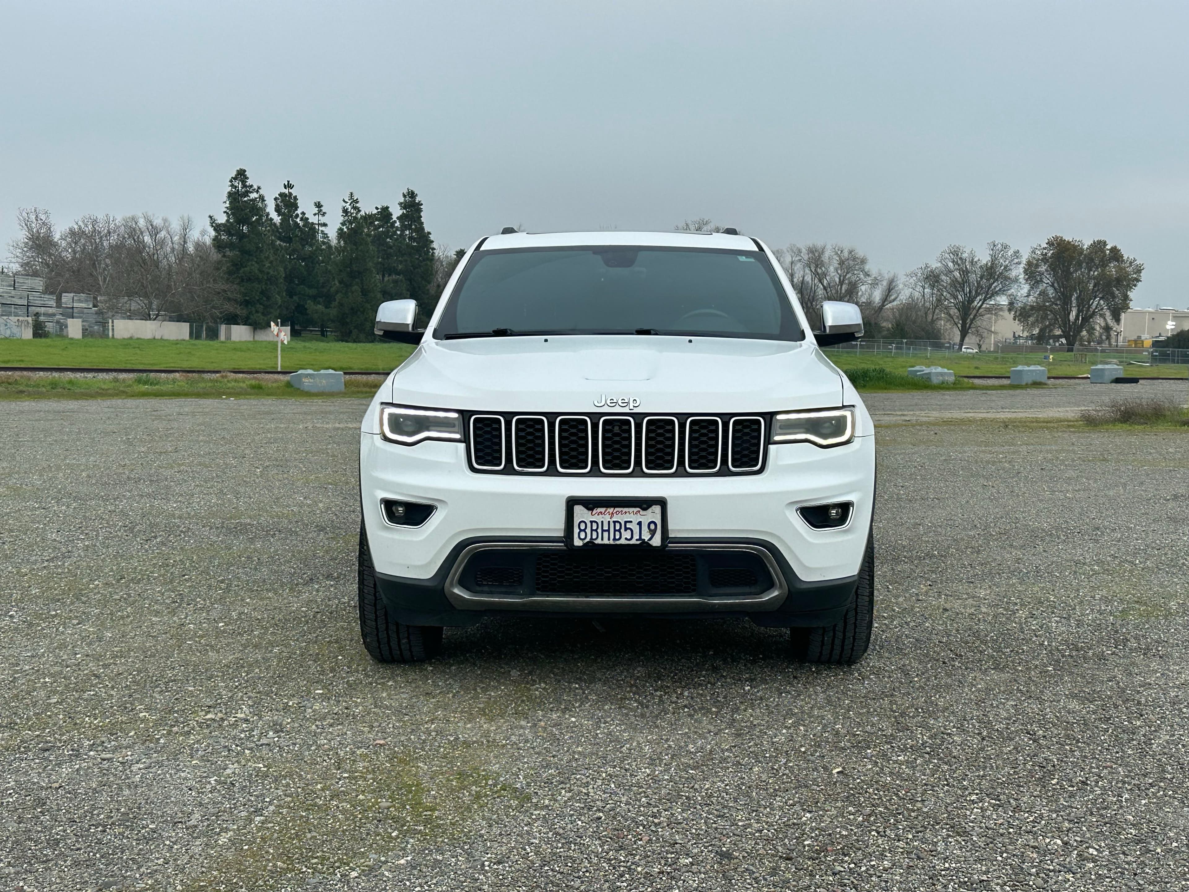 2017-jeep-grand-cherokee-4x4-limited-mkyxufi5