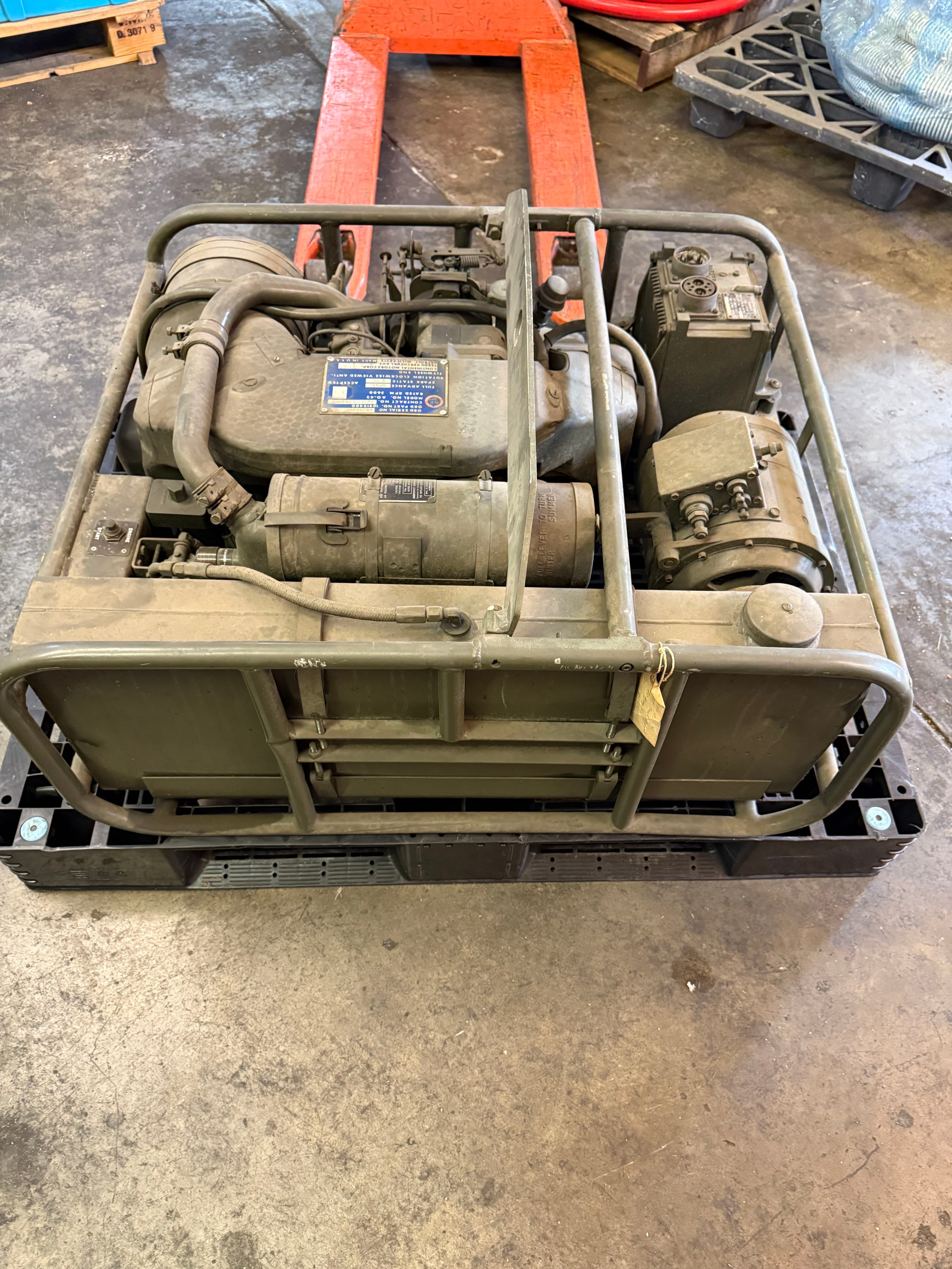 unused-continental-motors-military-30-volt-dc-generator-mlhae1hj