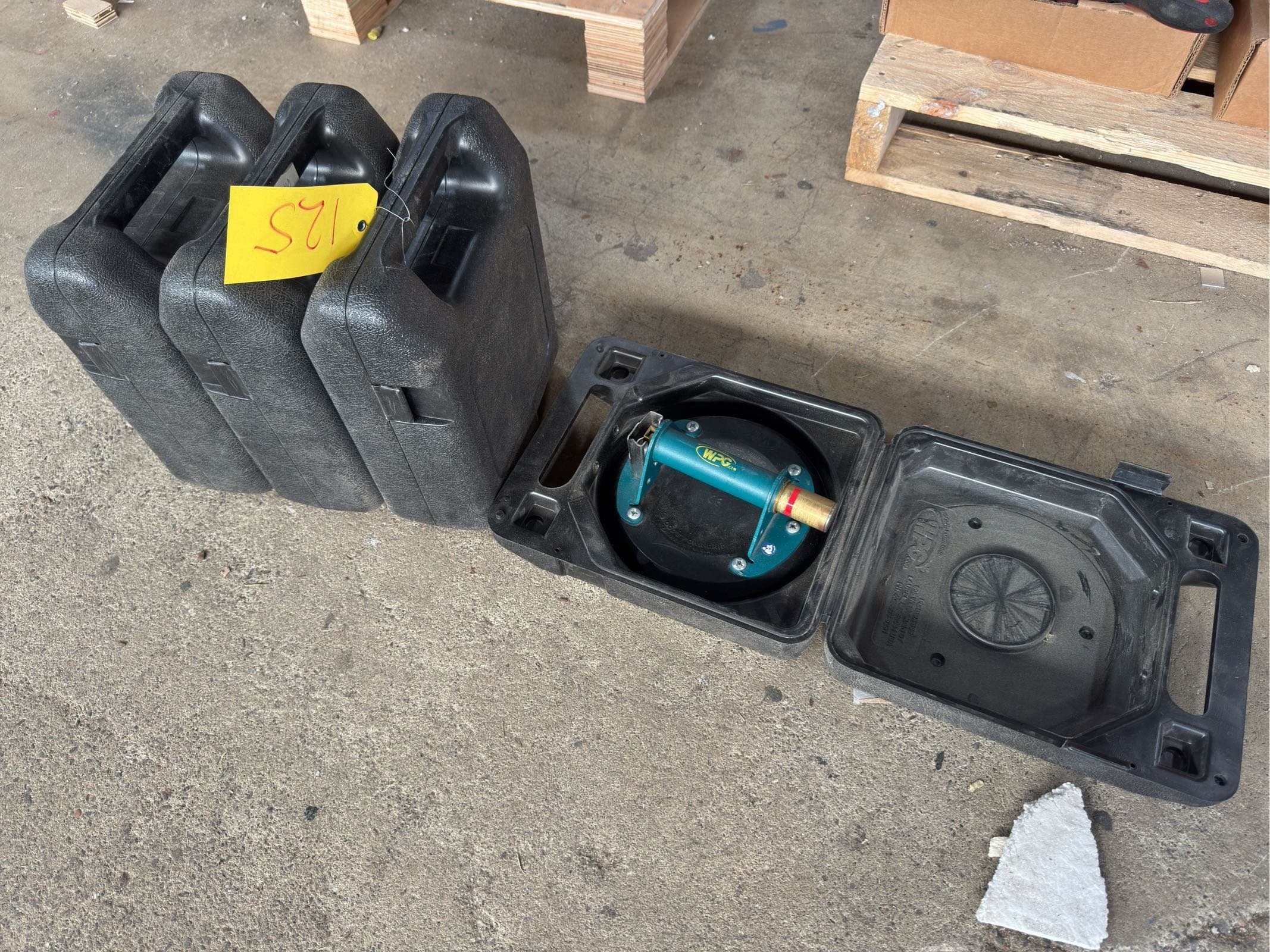 4-woods-power-grip-suction-cups-with-metal-handles-and-carrying-cases-ml15eyop