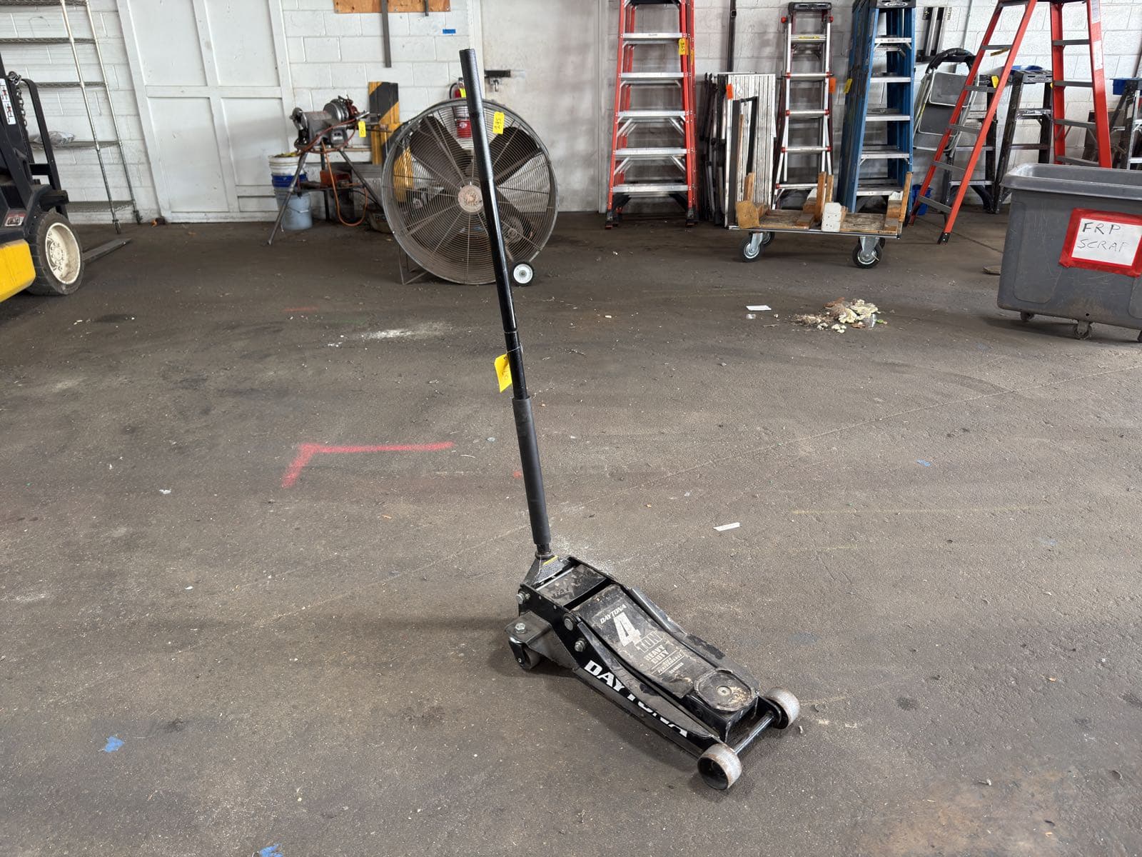 dayton-4-ton-low-profile-floor-jack-ml15f9j0