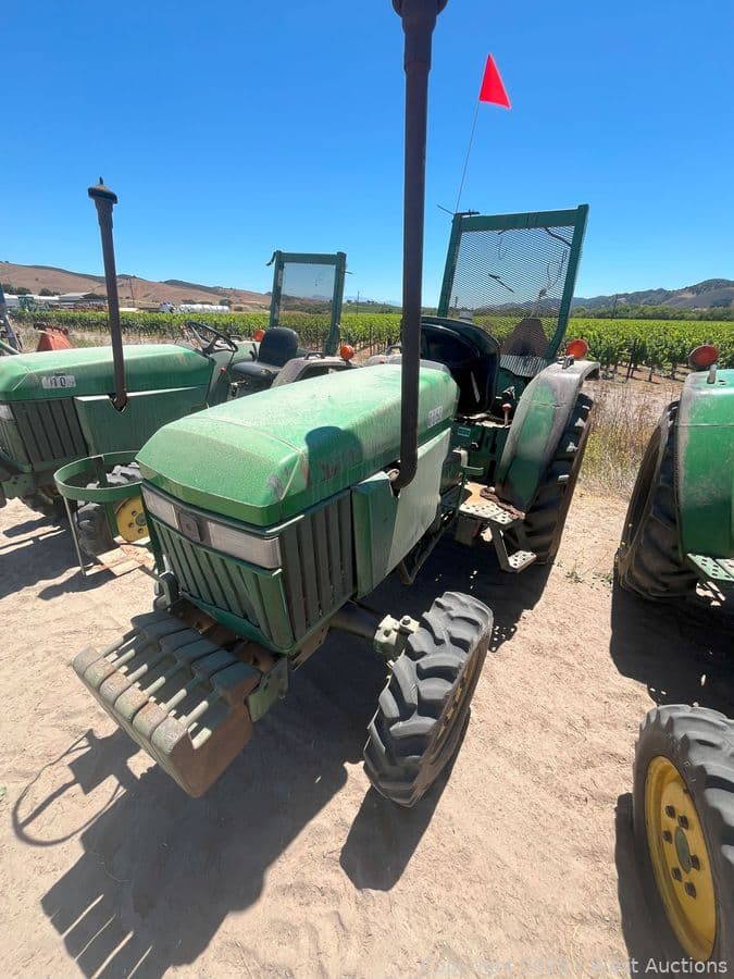 1996-john-deere-870-tractor-605582