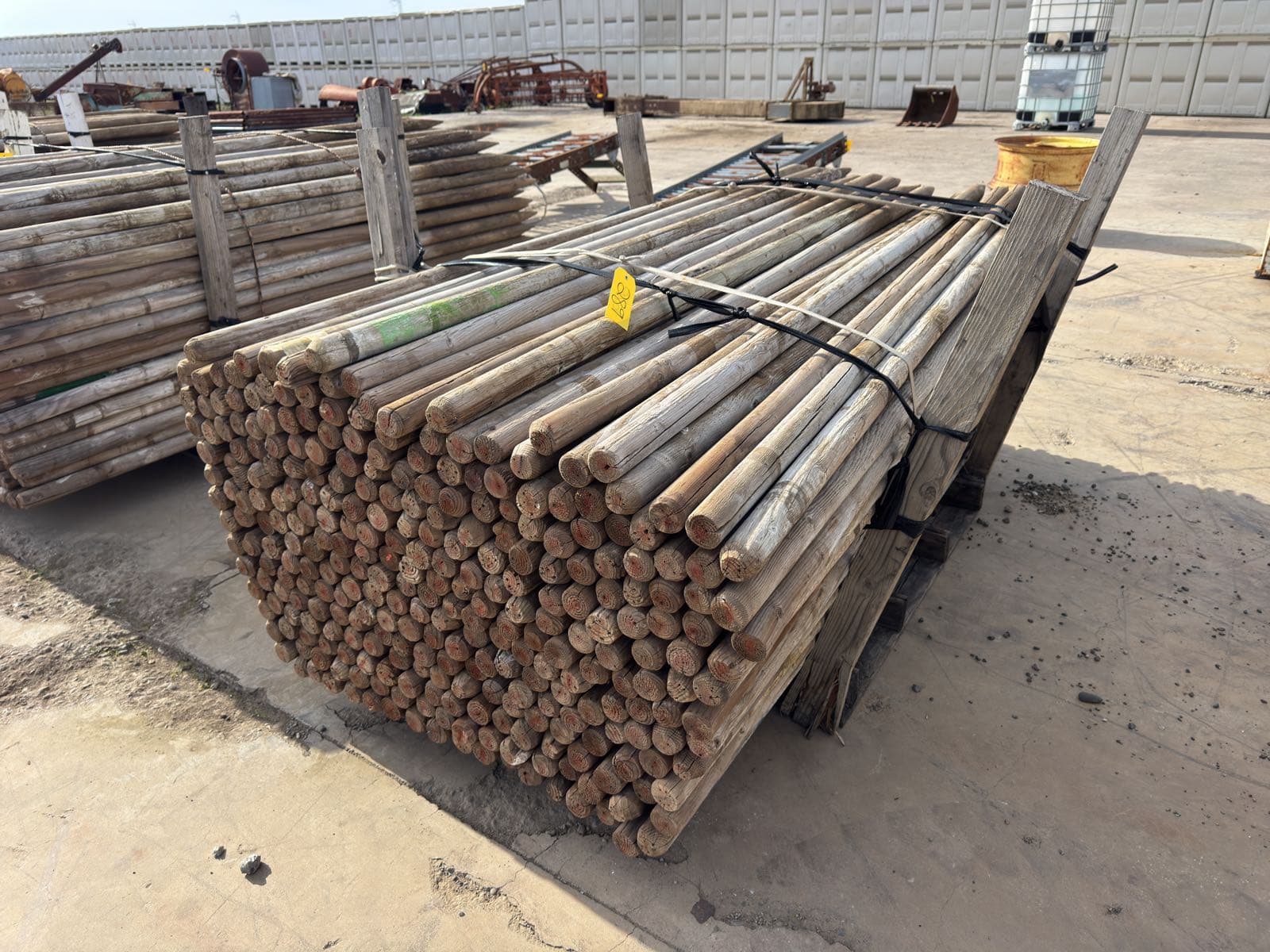 bundle-of-8-wood-stakes-mle988im