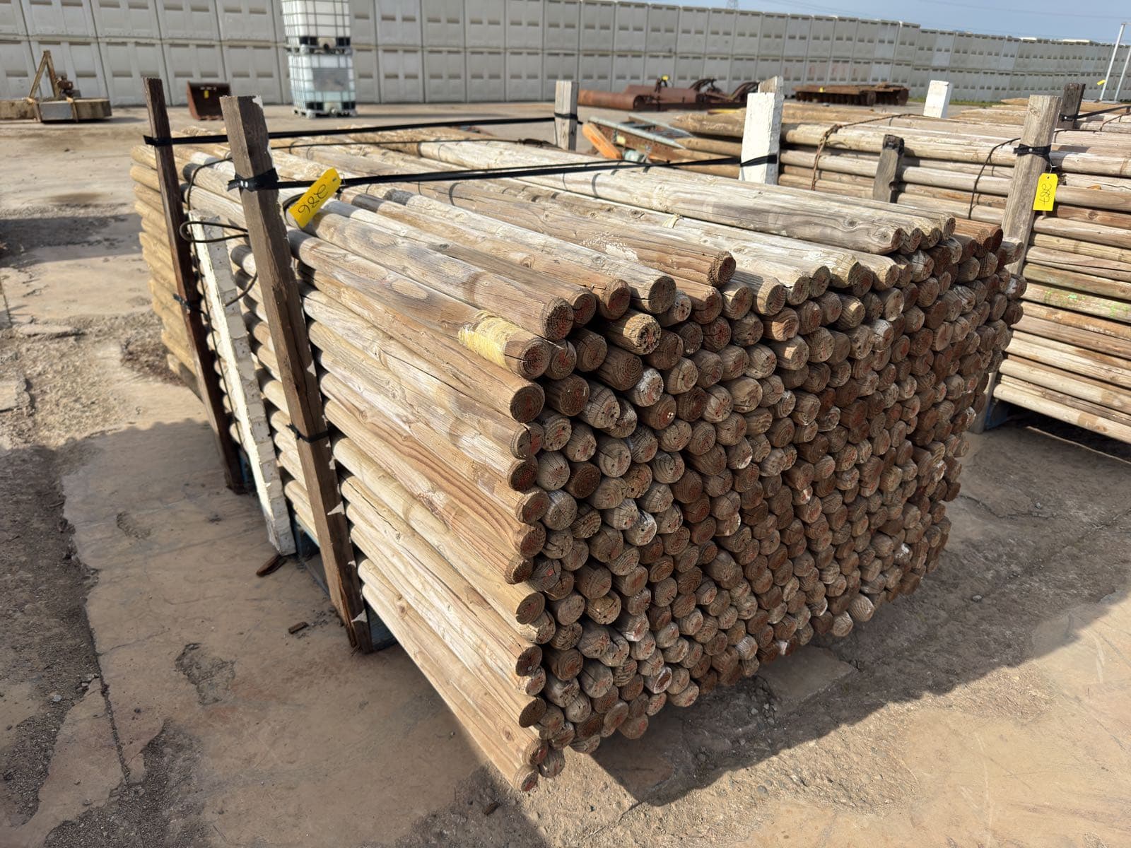 bundle-of-8-wood-stakes-mle95518