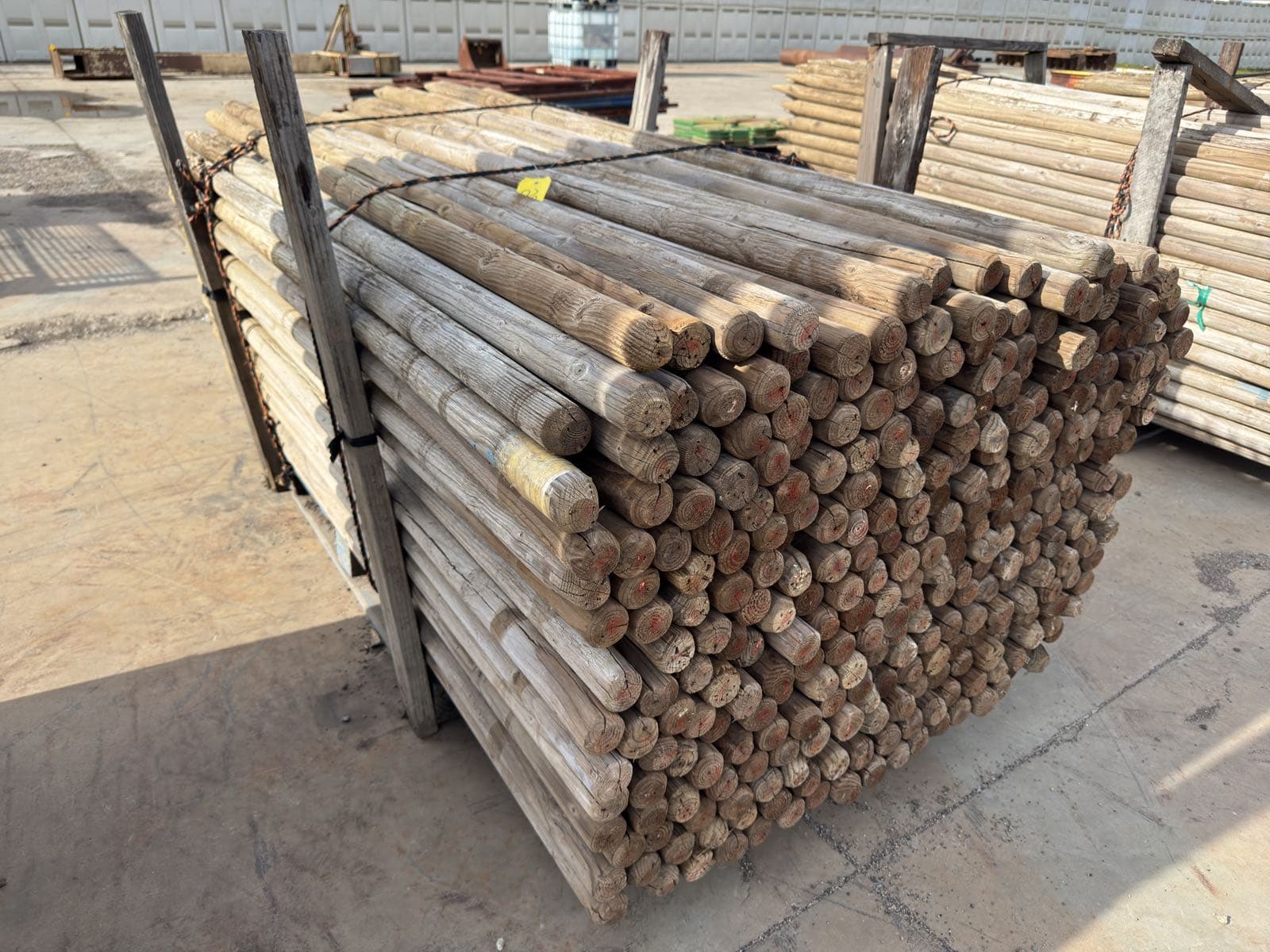 bundle-of-8-wood-stakes-mle94jrd