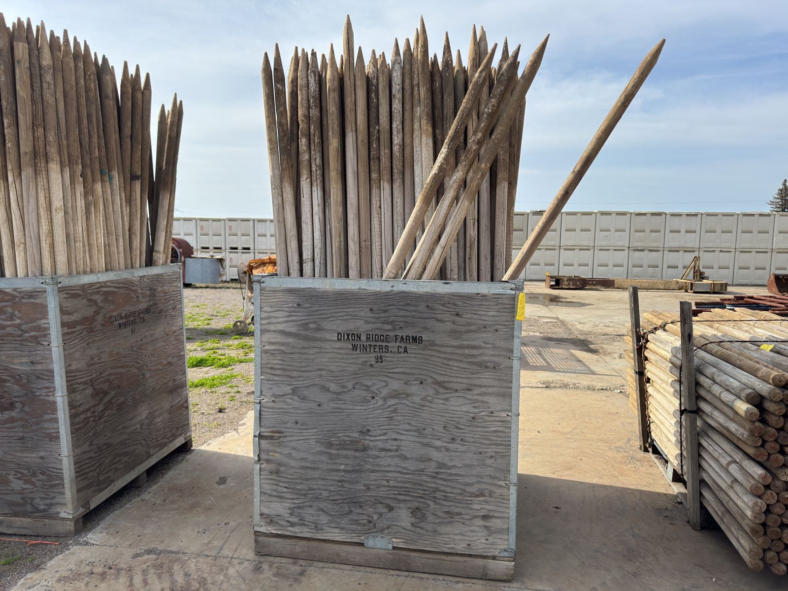 bin-with-with-96-wood-stakes-85bbba