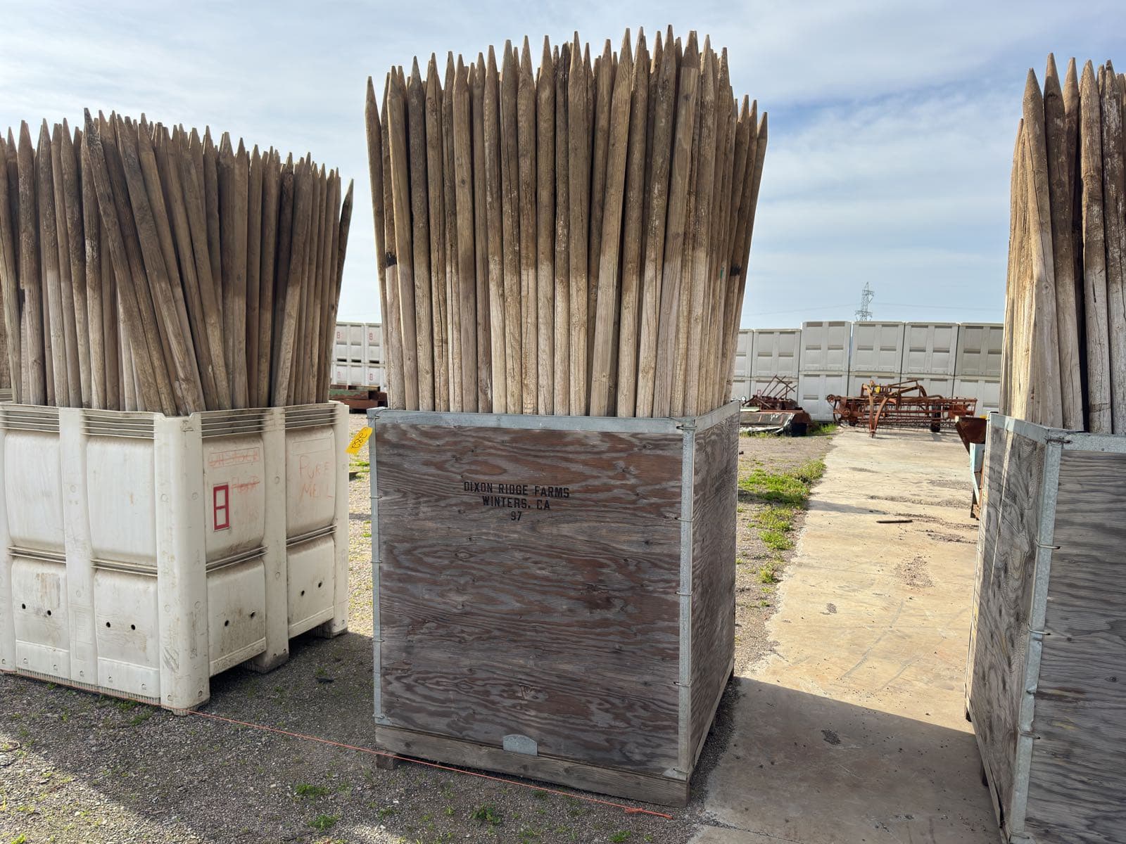 wood-bin-with-96-wood-stakes-f74746