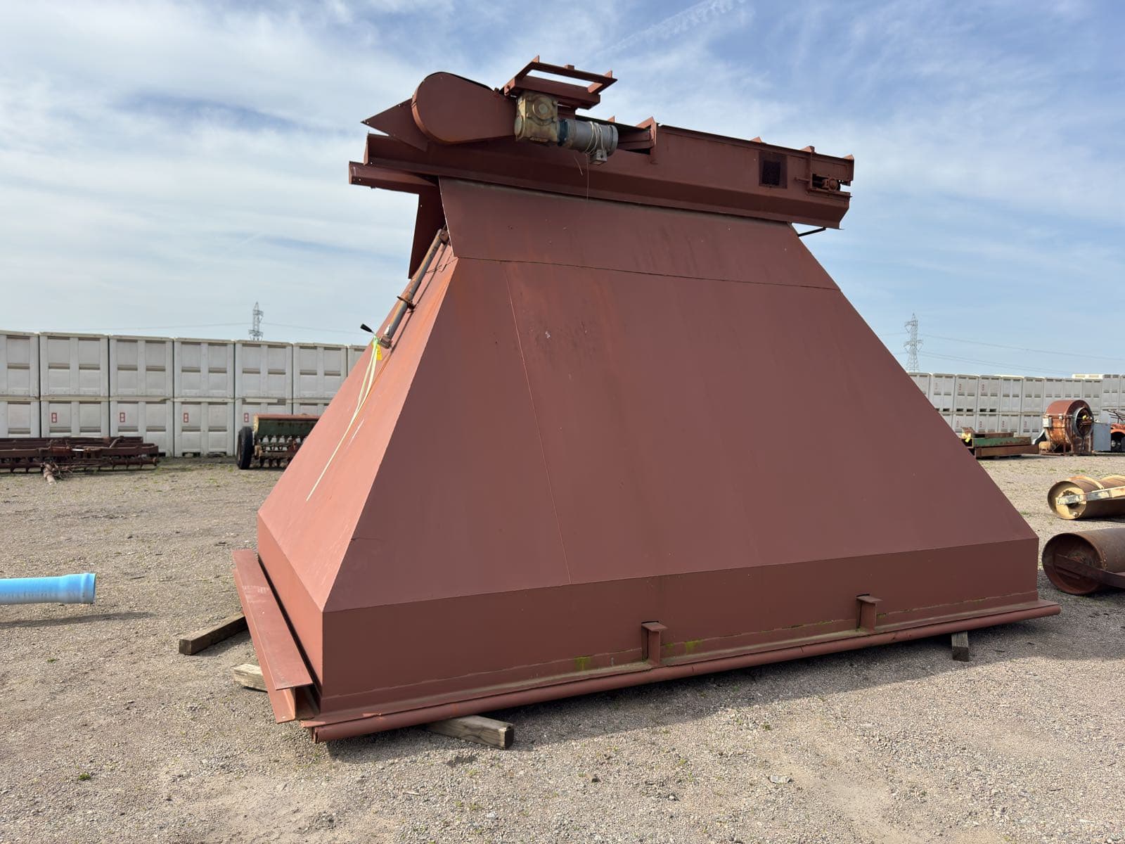 industrial-hopper-mle8e63l