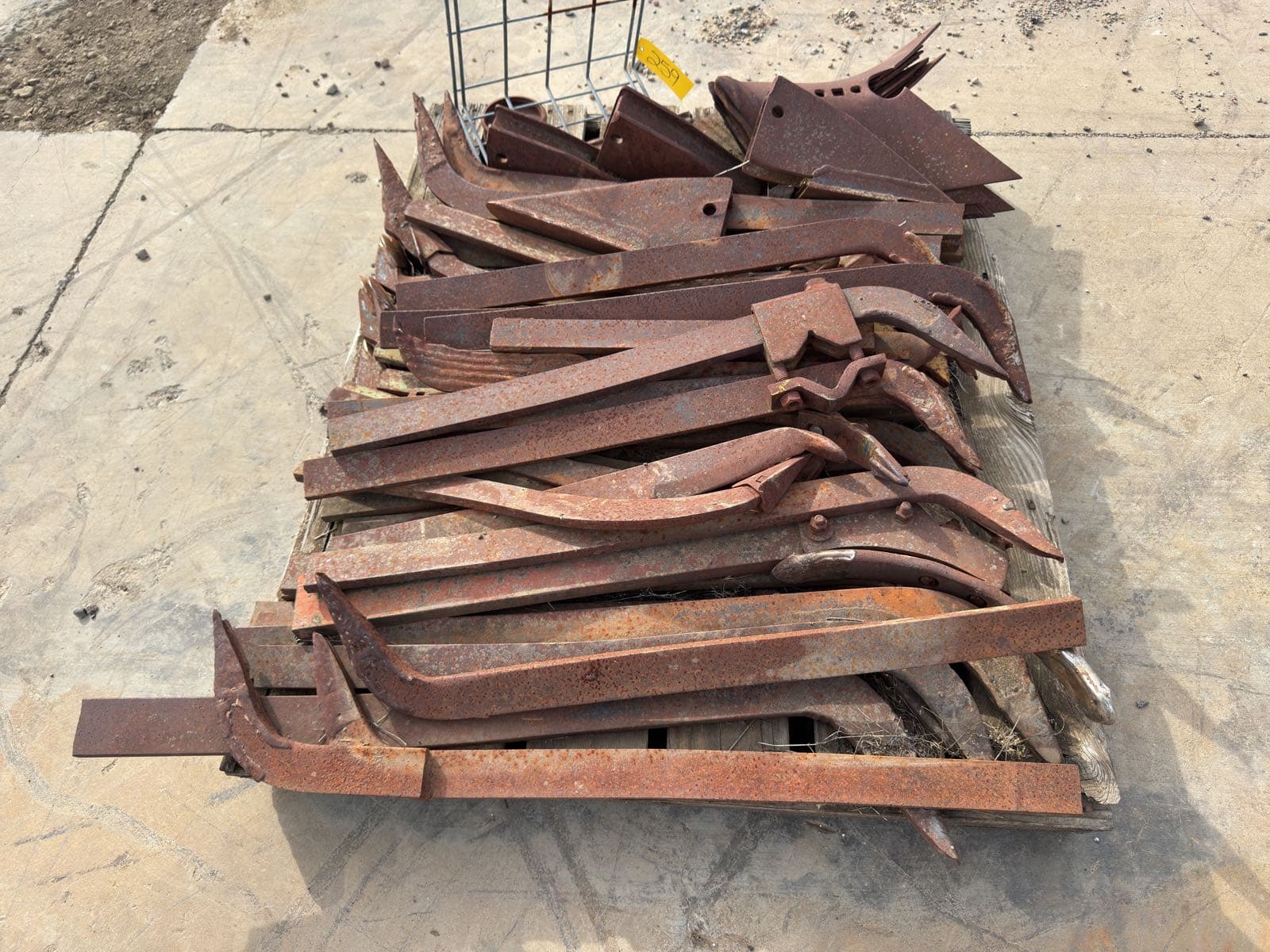 contents-of-pallet-plow-cultivation-attachments-322d5c