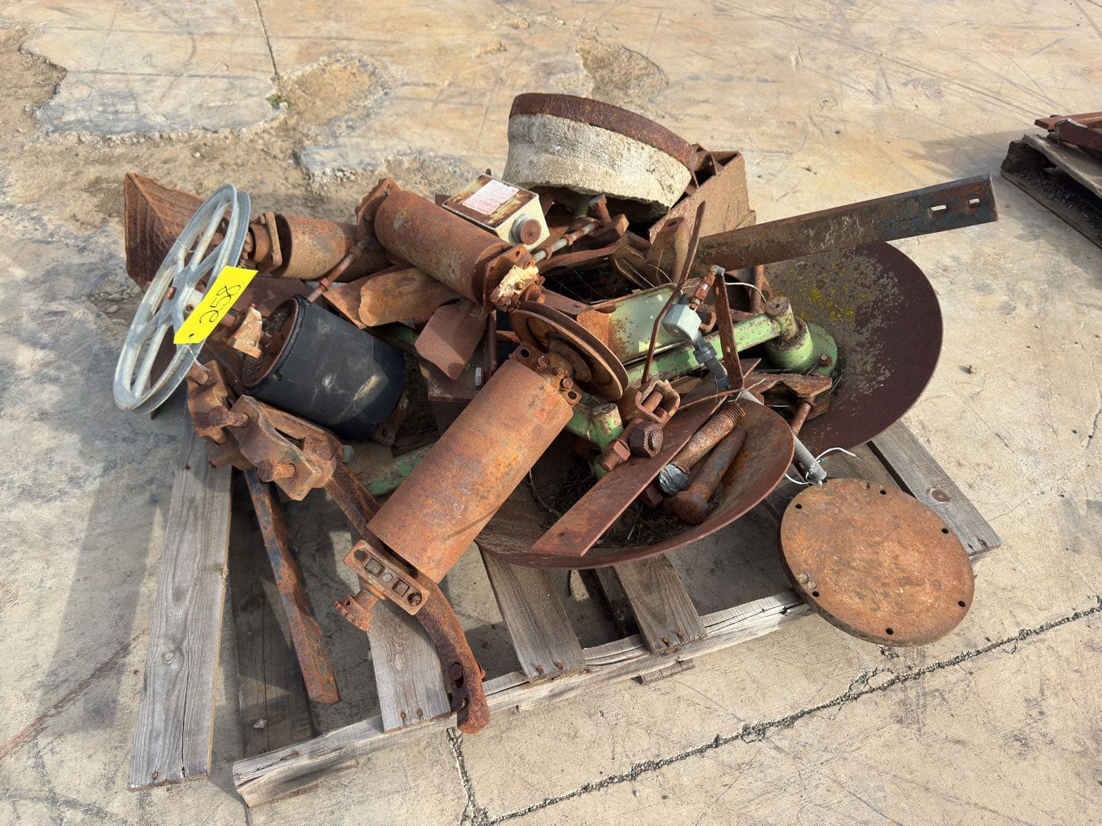 contents-of-pallet-assorted-cultivation-attachments-34e75b