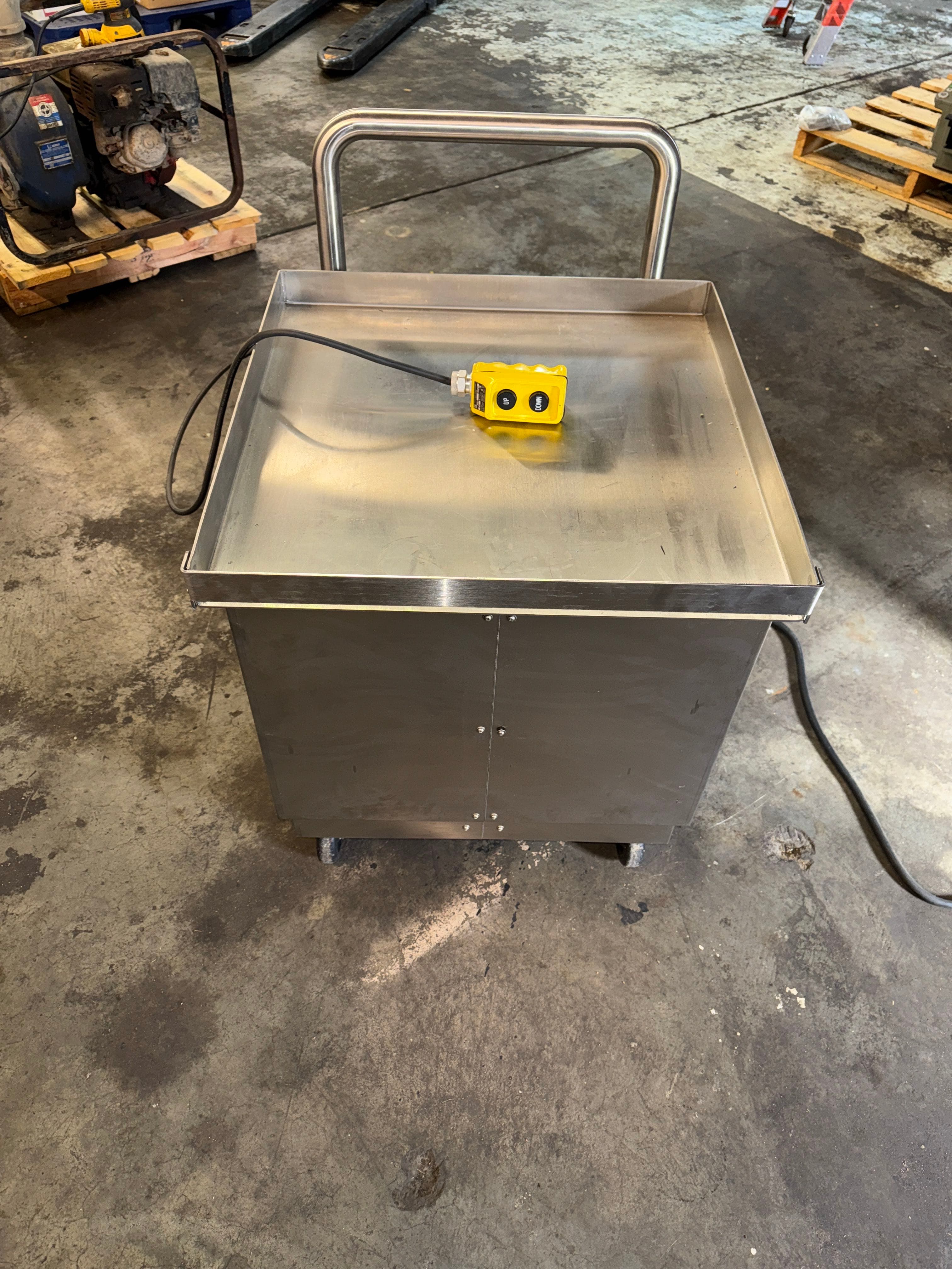 stainless-steel-28x28-3-phase-wheeled-lifting-platform-96e3e0