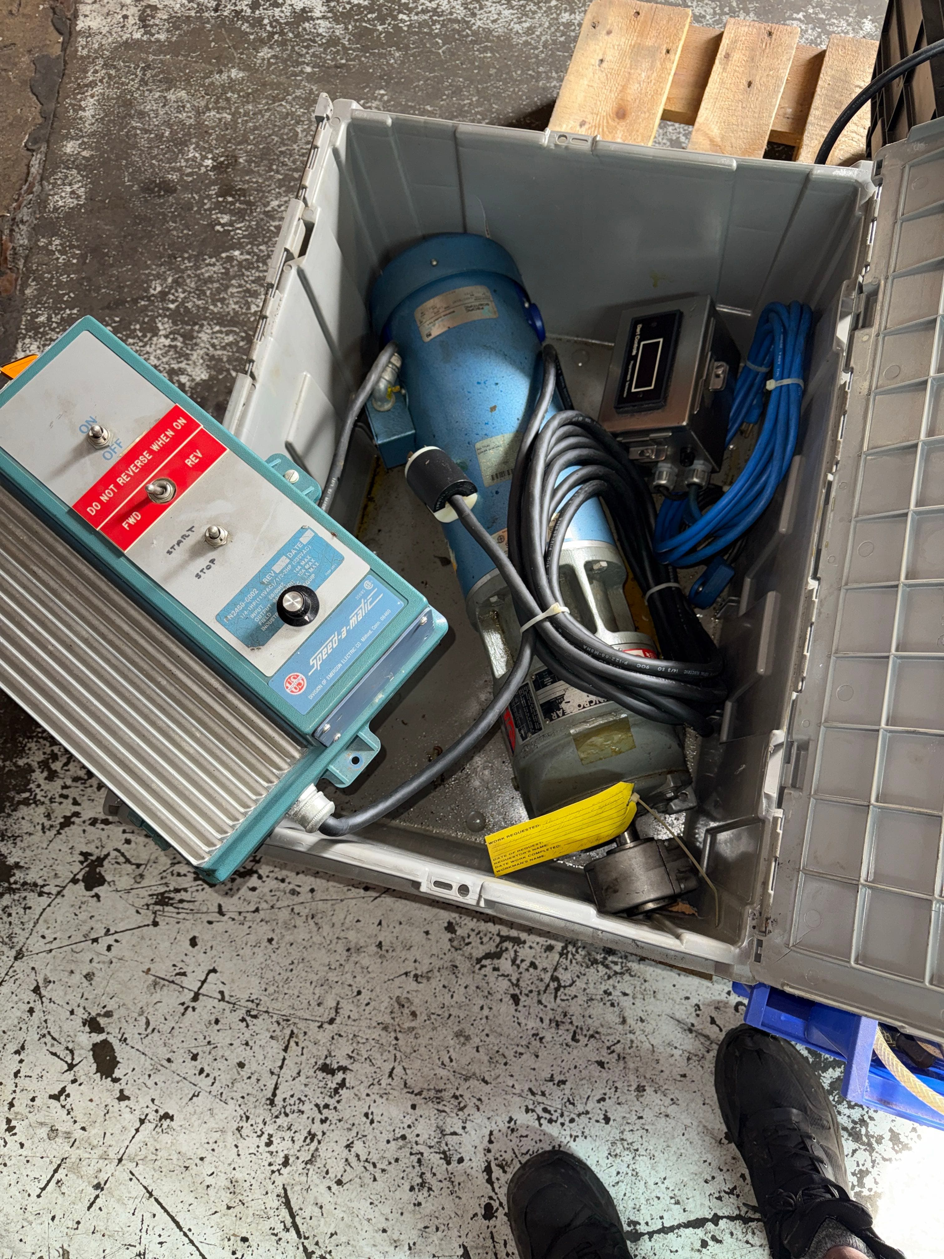 pacific-scientific-dc-planetary-gear-motor-with-controller-and-tachometer-590b21