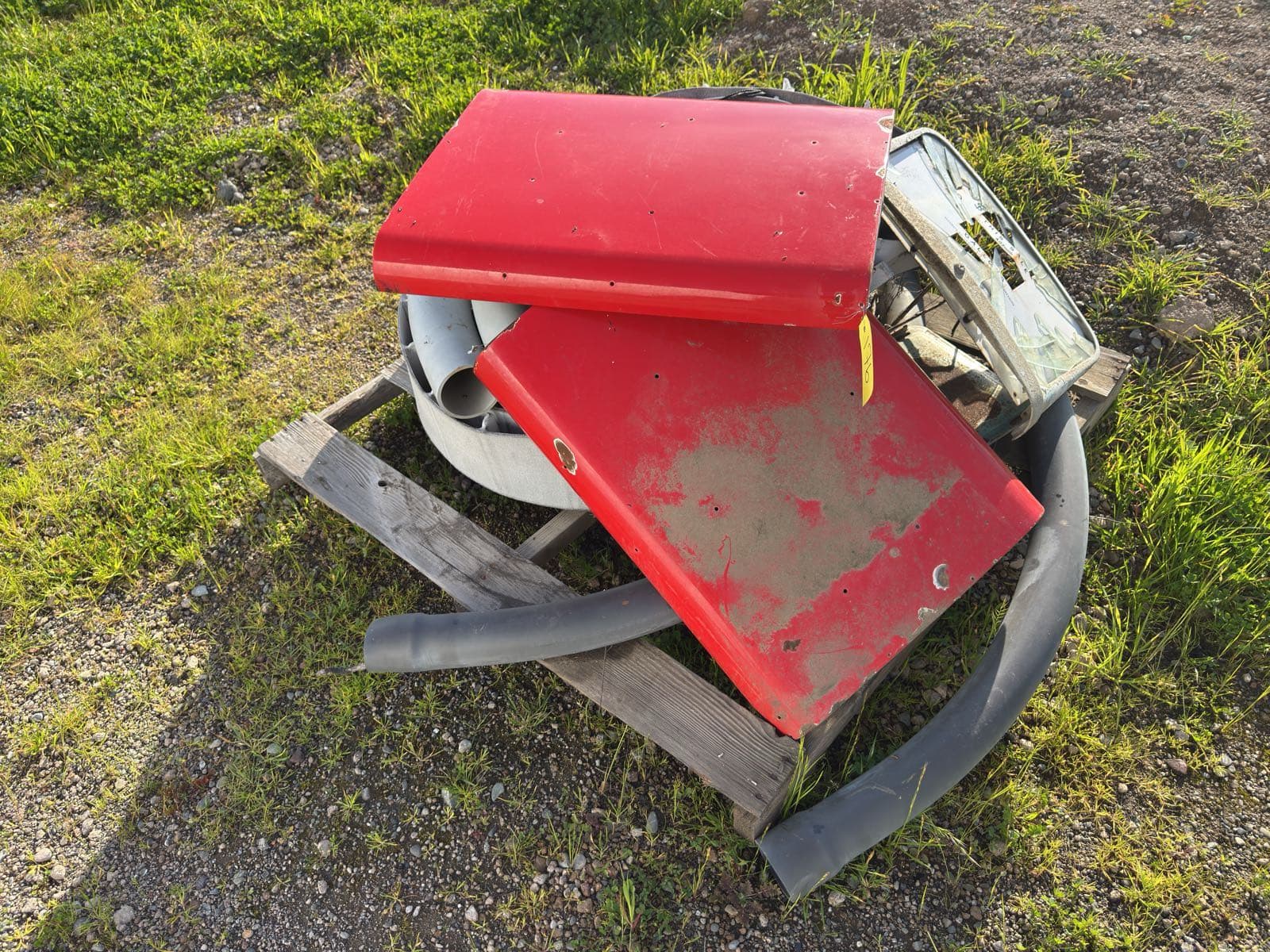 contents-of-pallet-gas-pump-parts-and-rubber-belt-mld8tf45