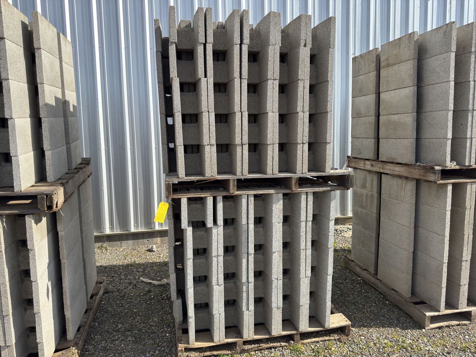 2-pallets-of-concrete-blocks-mle9gncr