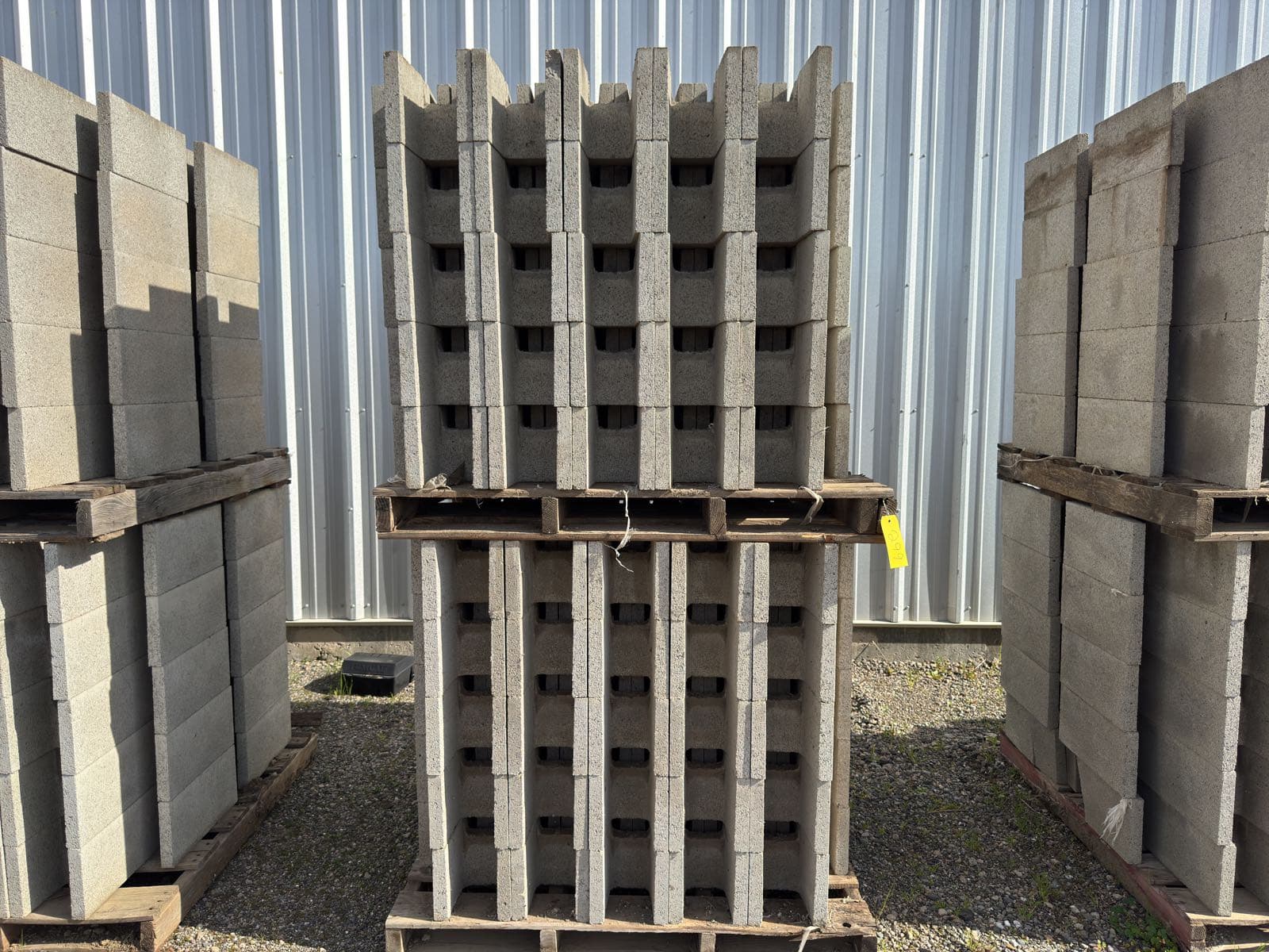 2-pallets-of-concrete-blocks-mle9guug