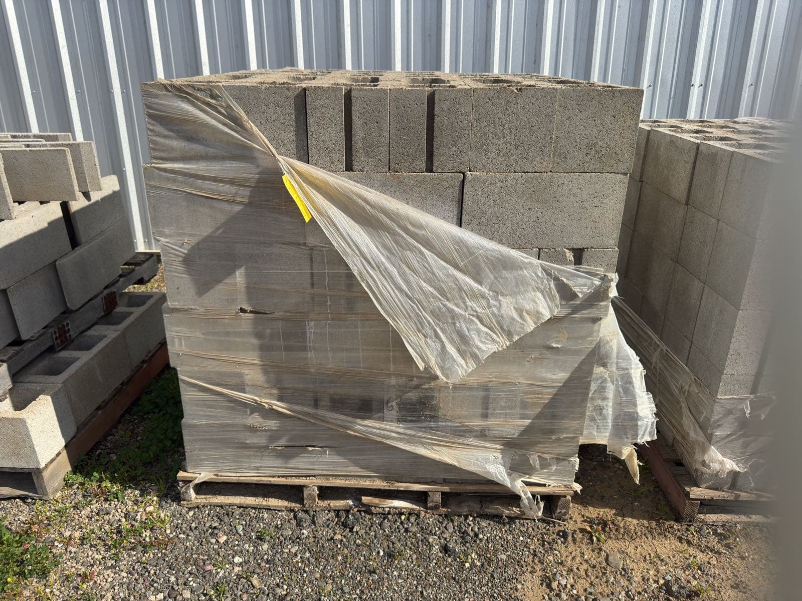 1-pallet-of-concrete-blocks-mle9iymp