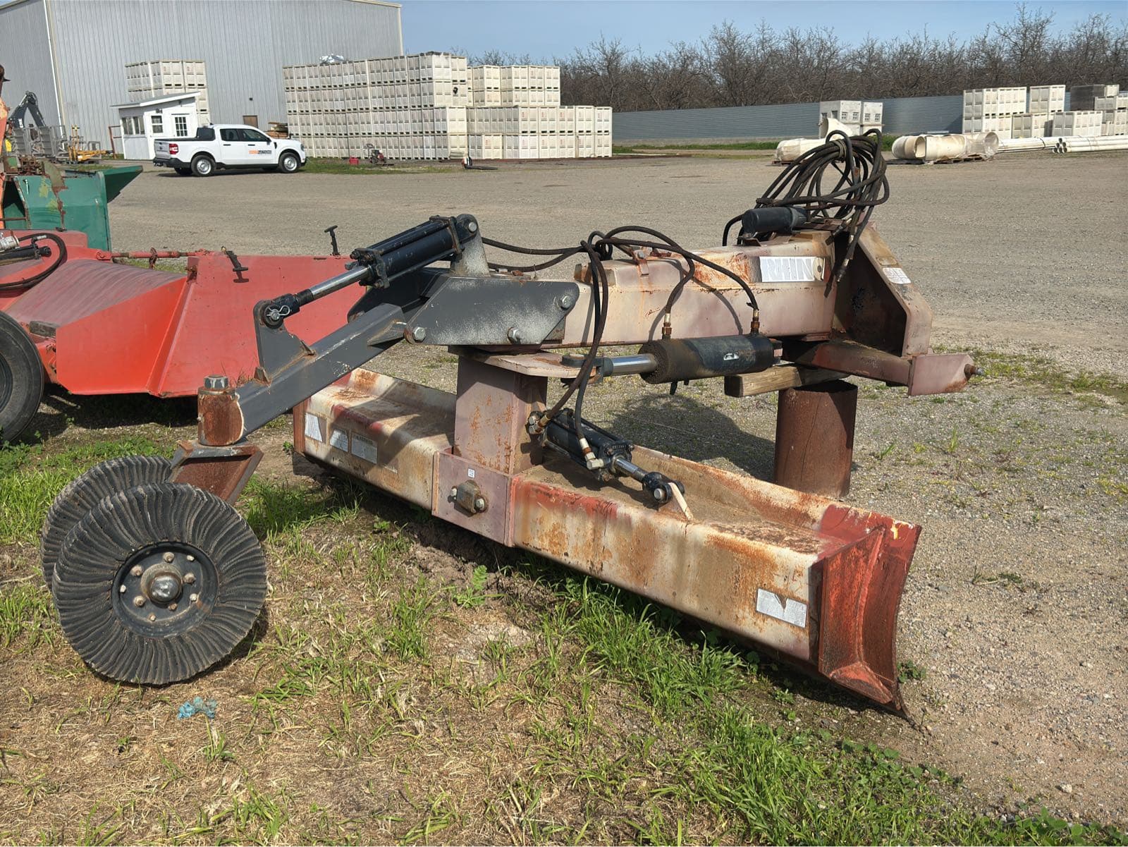 rhino-hydraulic-box-scraper-ec34d9