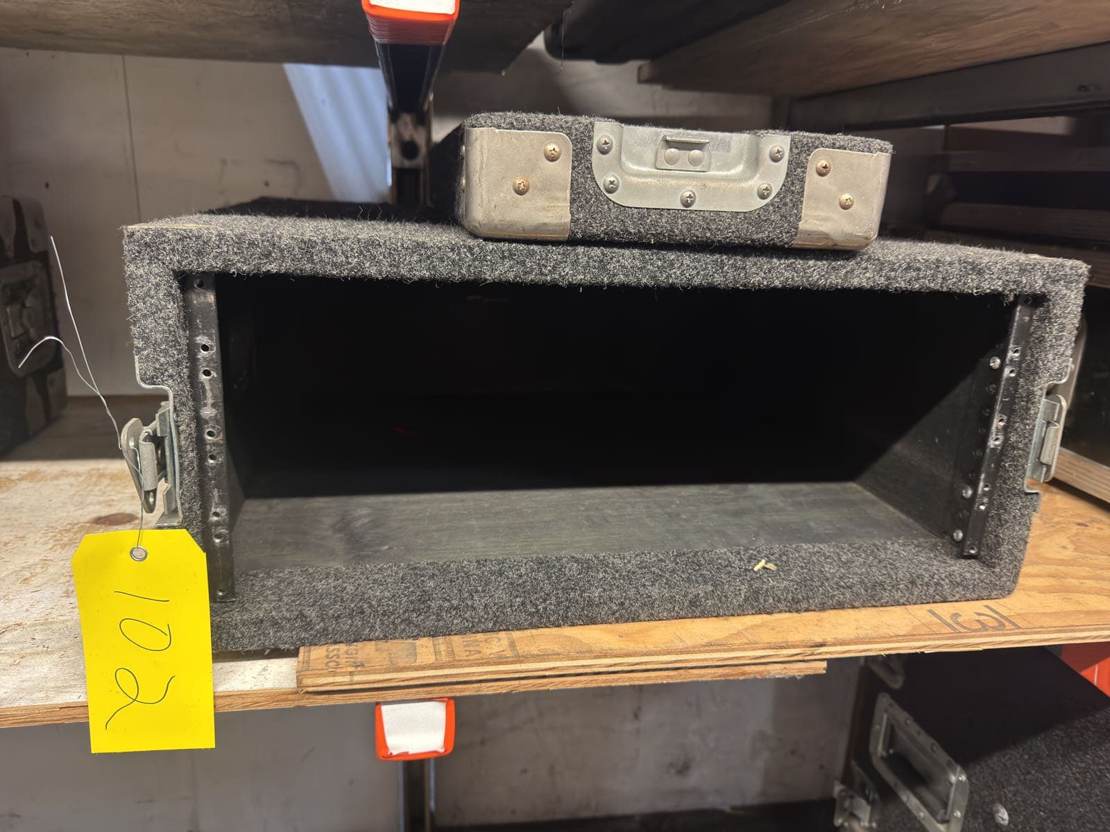 4-space-rack-mount-road-case-3e5c60