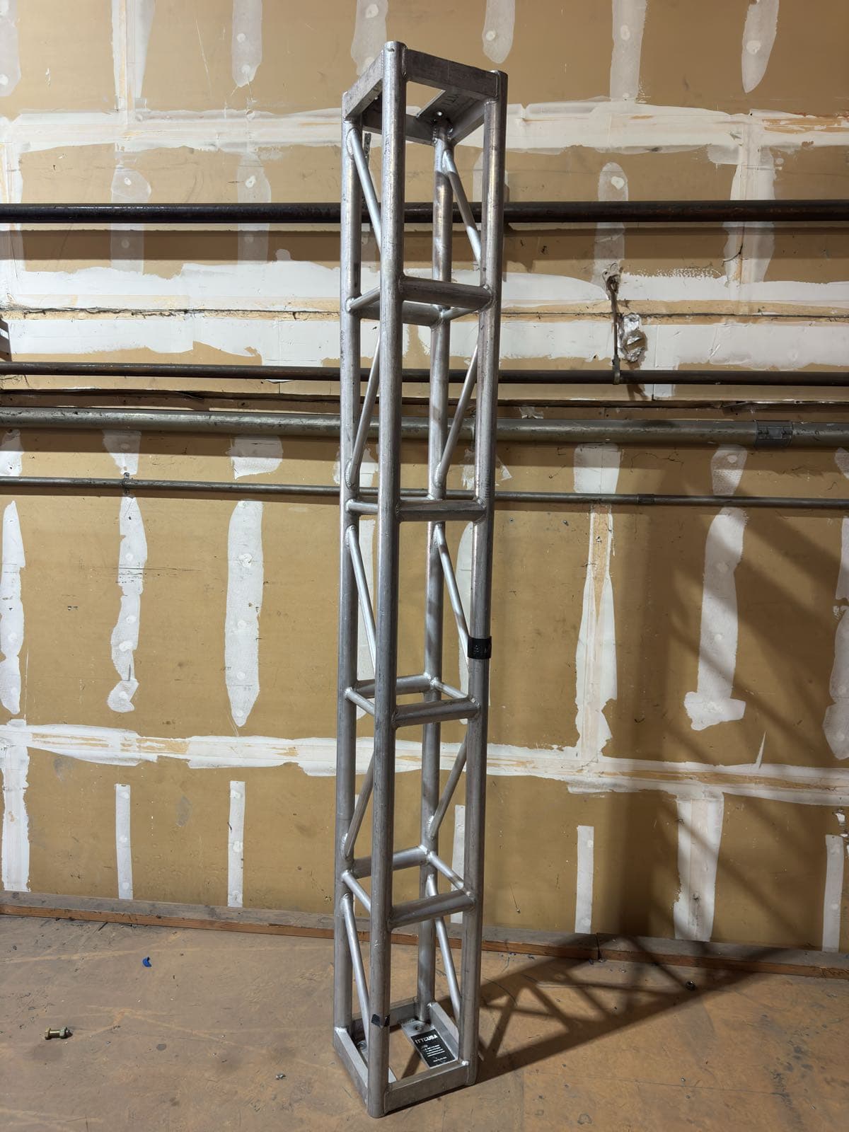 1-8x1-aluminum-truss-cf0b5b