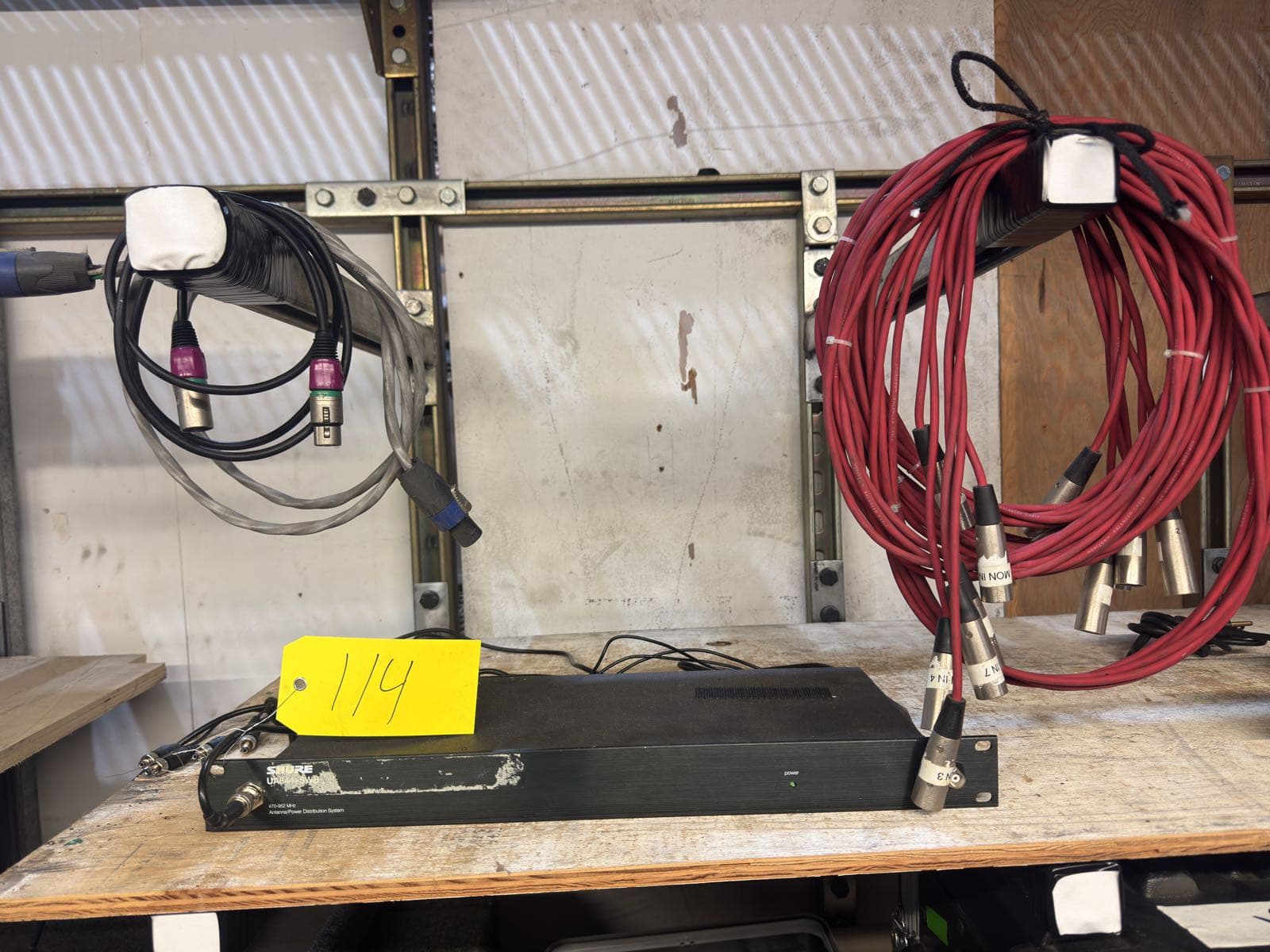 shure-ua844plusswb-antenna-distribution-system-d6edc5