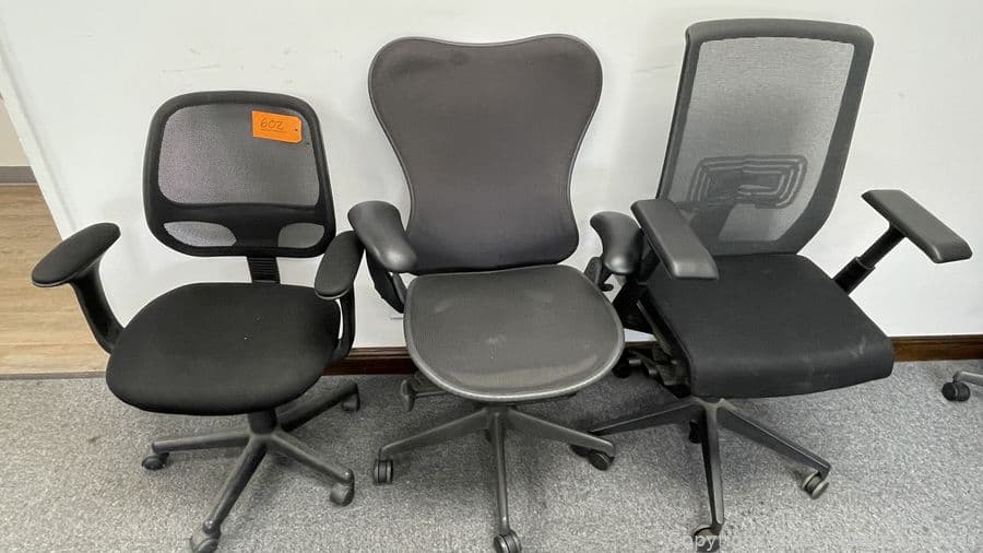 3-office-chairs-608007