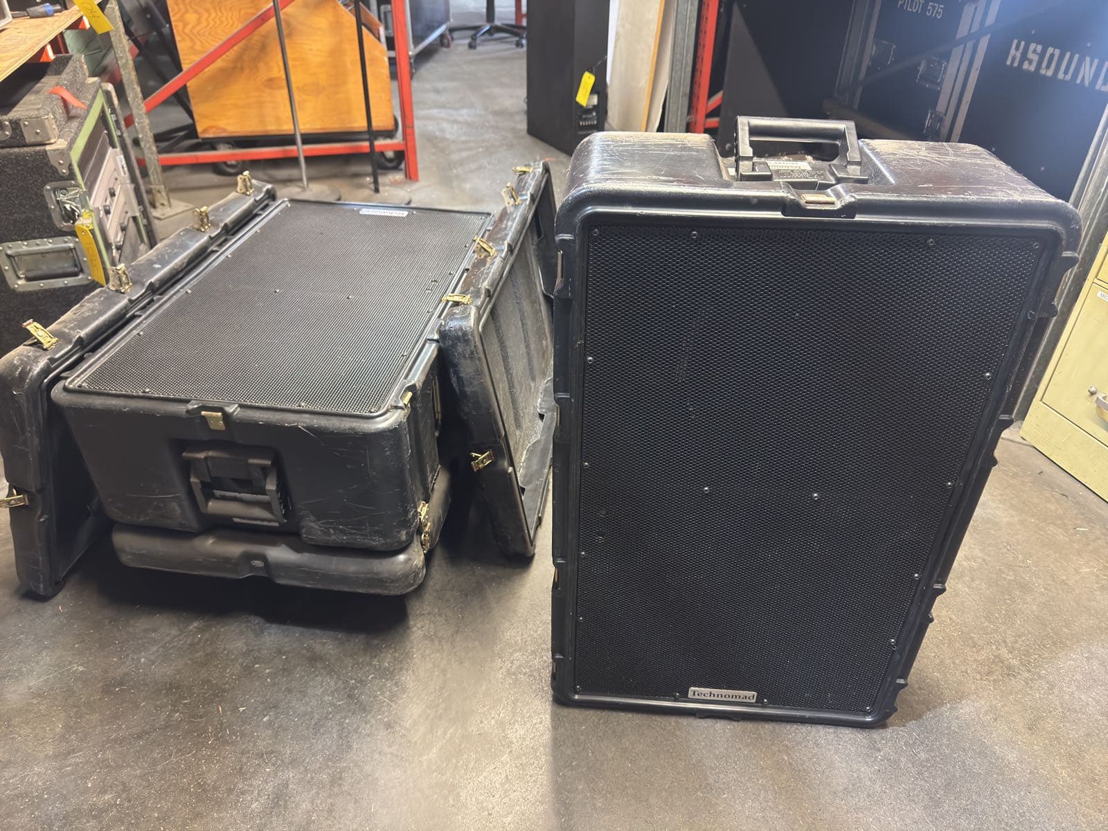 pair-technomad-chicago-15-12-2-way-loudspeakers-with-rolling-dolly-46fef3