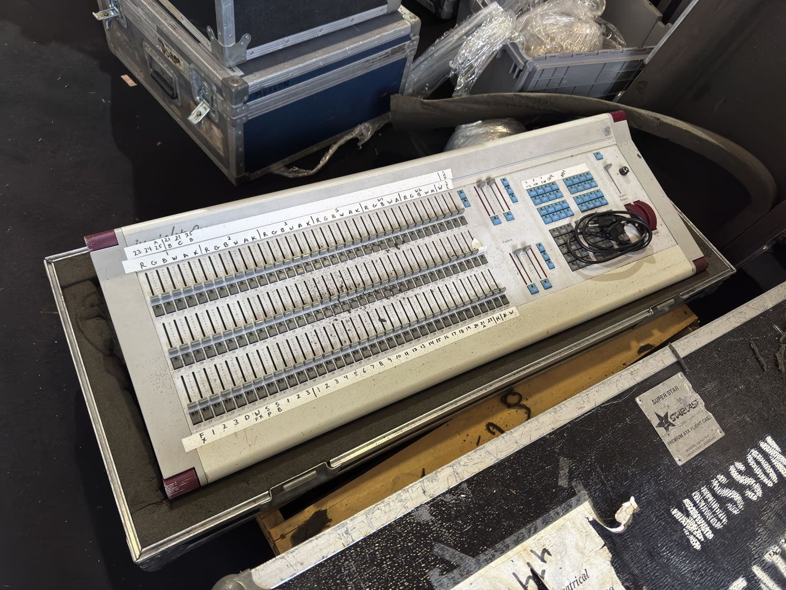 insight-2x-light-controller-with-hard-shell-road-case-8f3487