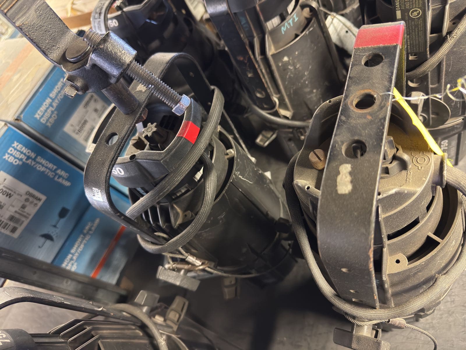 2-source-four-750-par-lights-8e521a