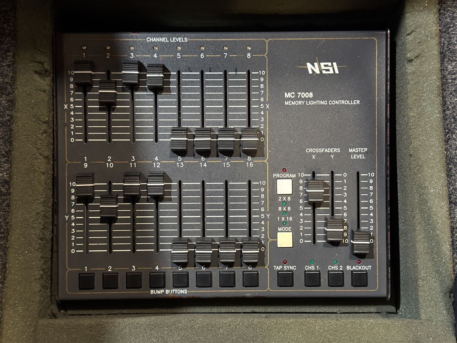 nsi-mc-7008-lighting-controller-with-grundorf-hard-shell-case-26e92b