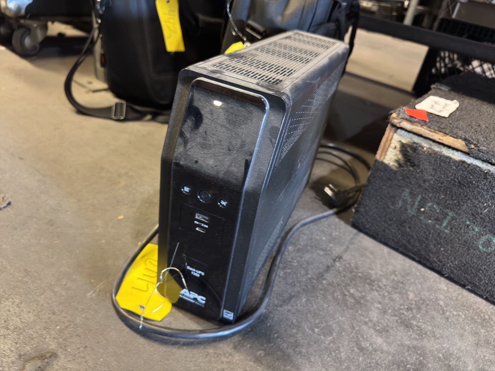 apc-1350-backup-station-4fdc2e