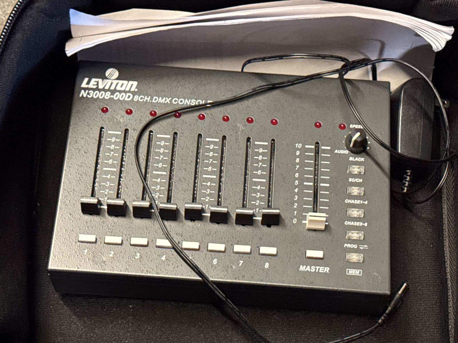 leviton-n3008-00d-8-ch-dmx-console-with-soft-case-943e26