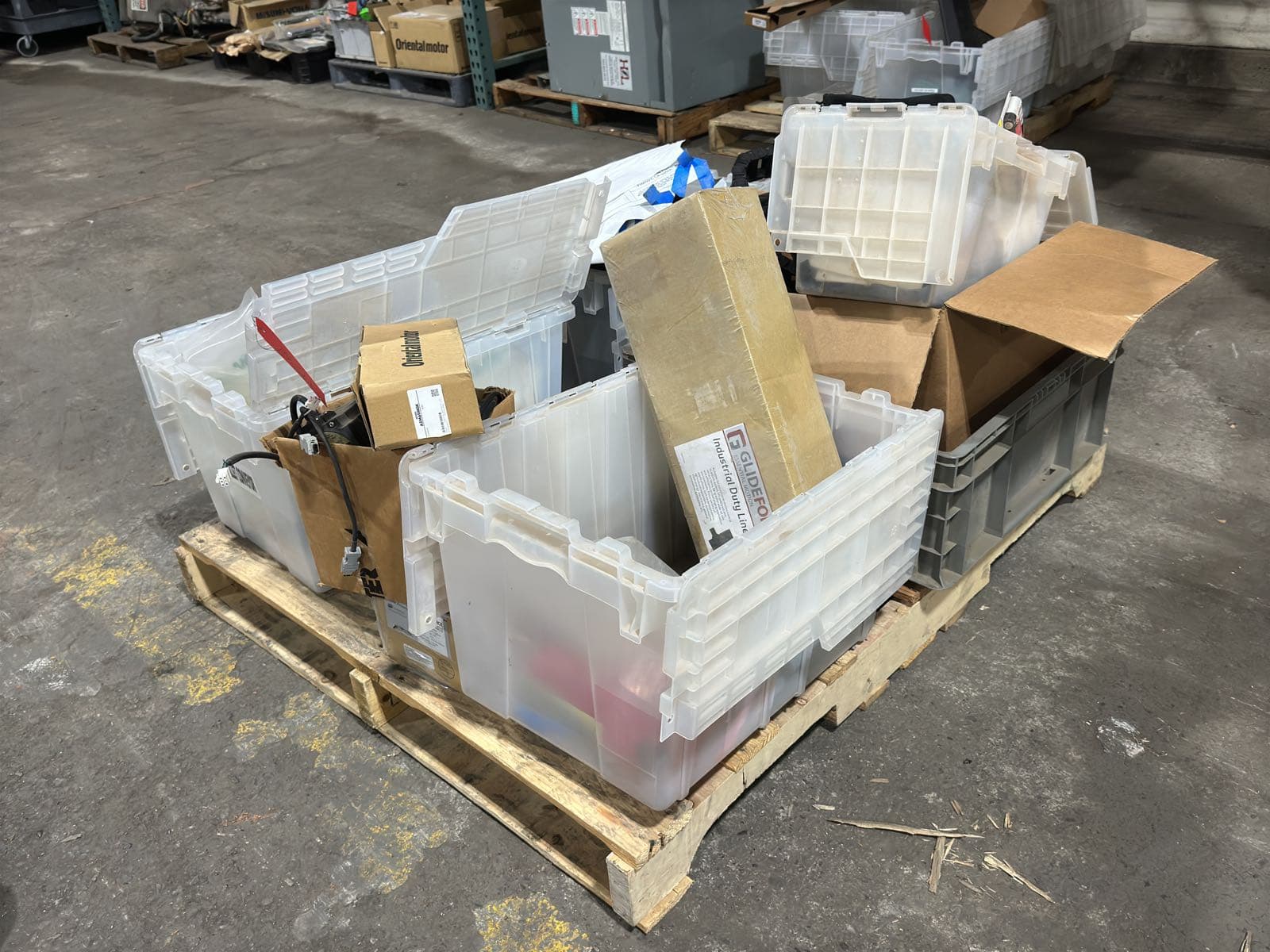 contents-of-pallet-pallet-conveyor-parts-plastic-tracks-linear-actuator-and-more-3f157e