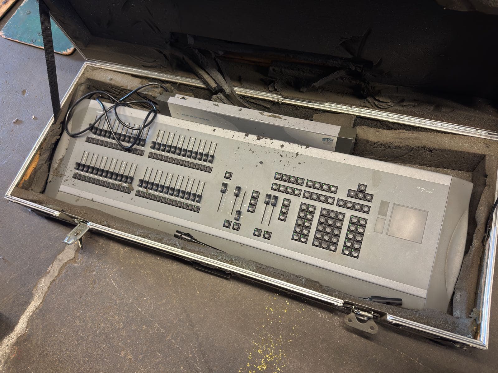 etc-express-24-48-lighting-controller-a710b9