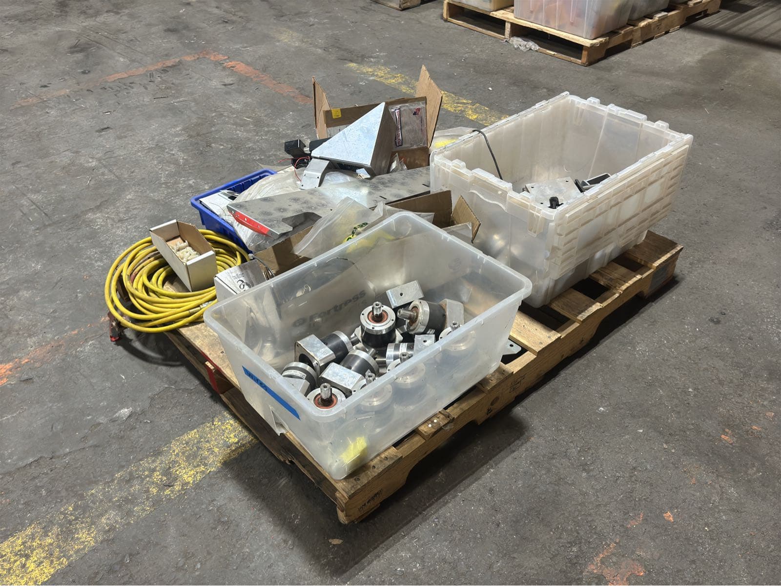 contents-of-pallet-pneumatic-hose-brushless-dc-motors-steel-mounting-plates-and-more-808cfd