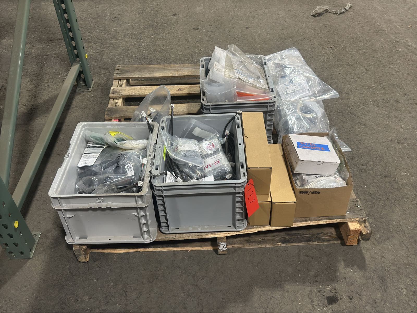 contents-of-pallet-man-eater-dust-filters-dc-converter-dc-electric-linear-actuators-and-more-bins-not-included-mmo3dqpx