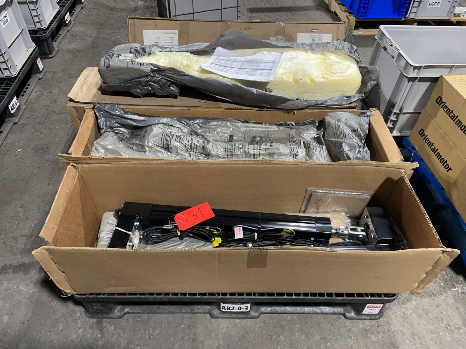 pallet-of-assorted-linear-actuators-3bf079