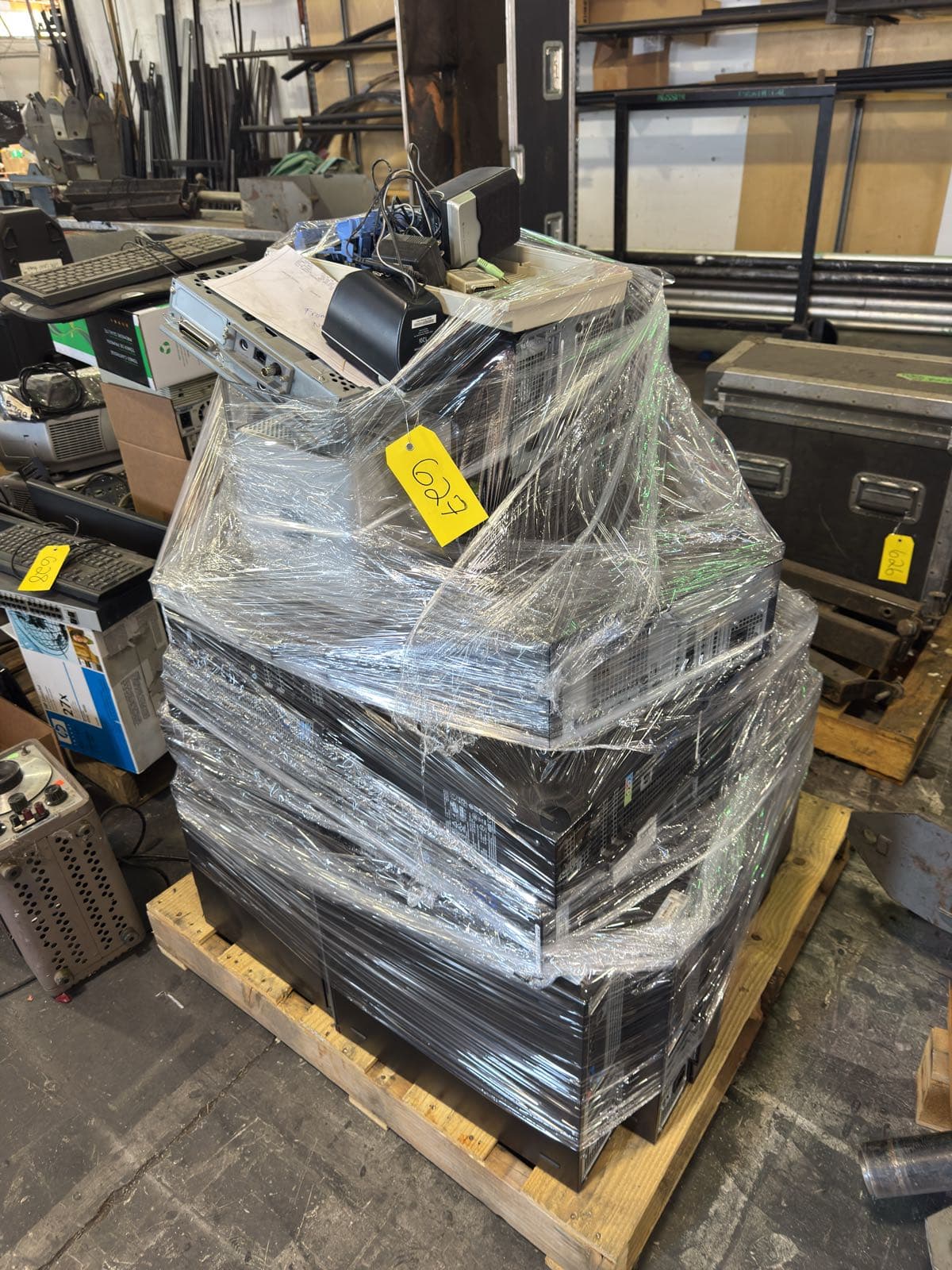 contents-of-pallet-16-computers-74e849