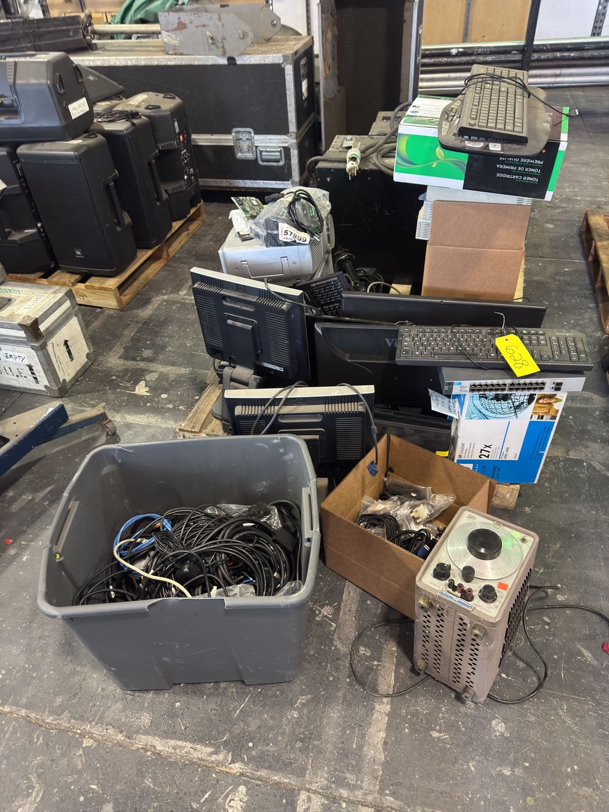 contents-of-pallet-pc-monitors-keyboards-cables-and-projectors-74edd4