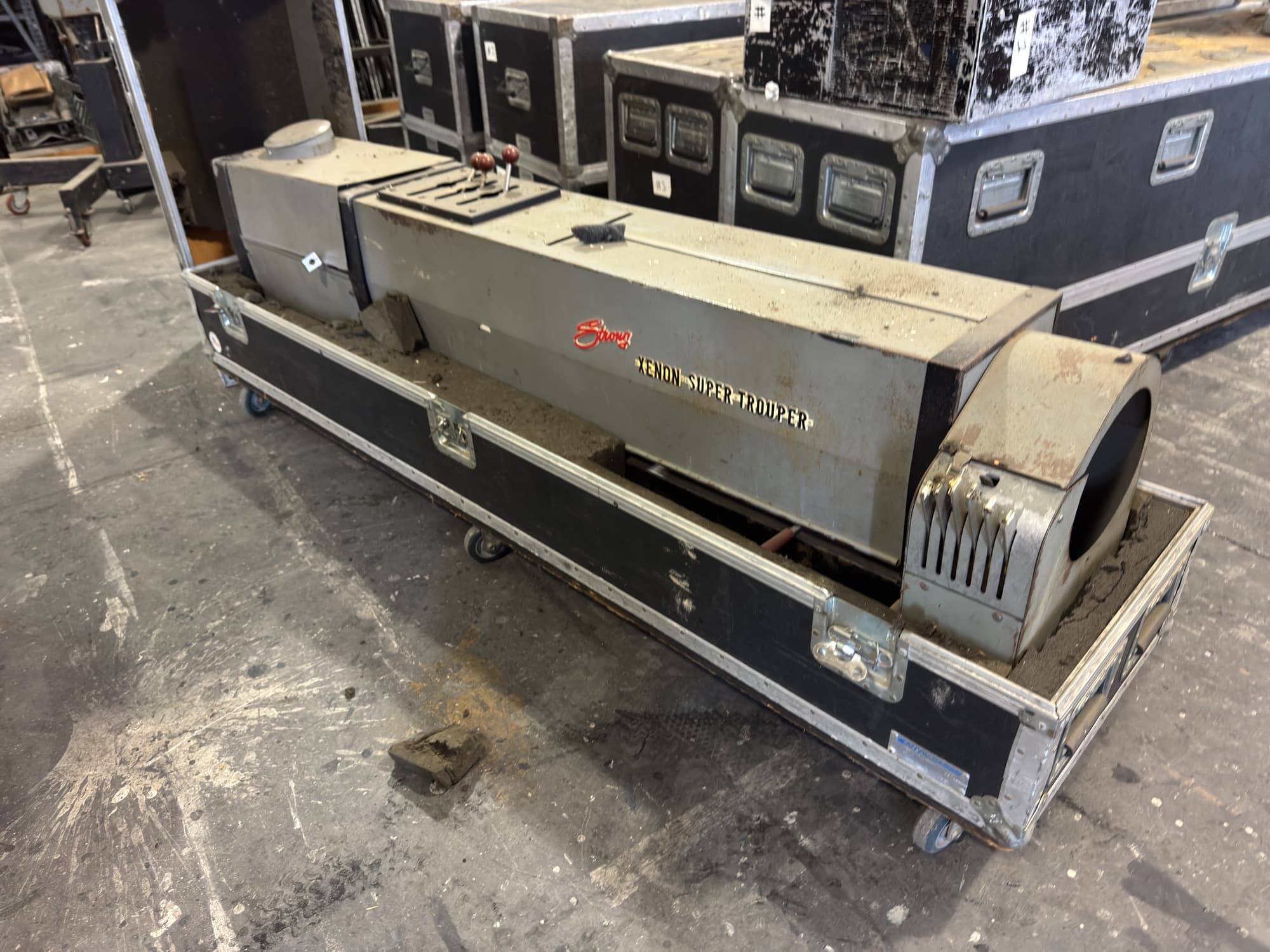 strong-xenon-super-trouper-spotlight-with-power-supply-cart-and-road-case-29f80d