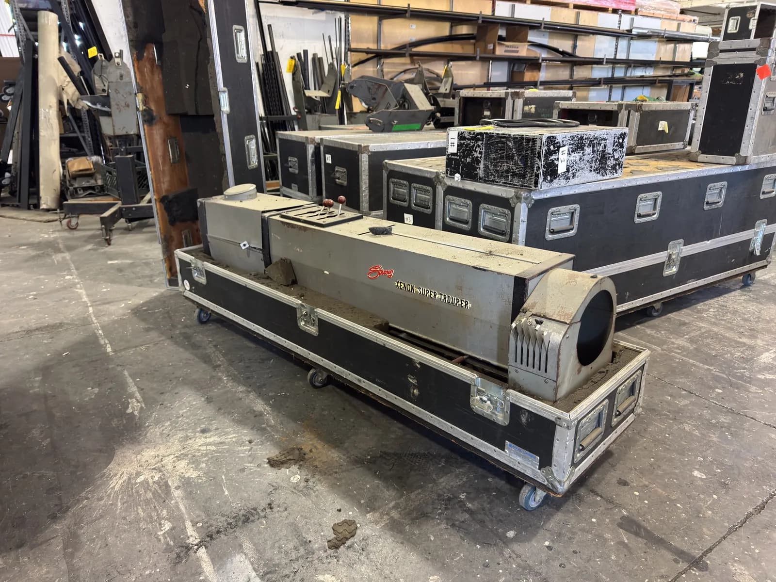 strong-xenon-super-trouper-spotlight-with-power-supply-cart-and-road-case-91be28