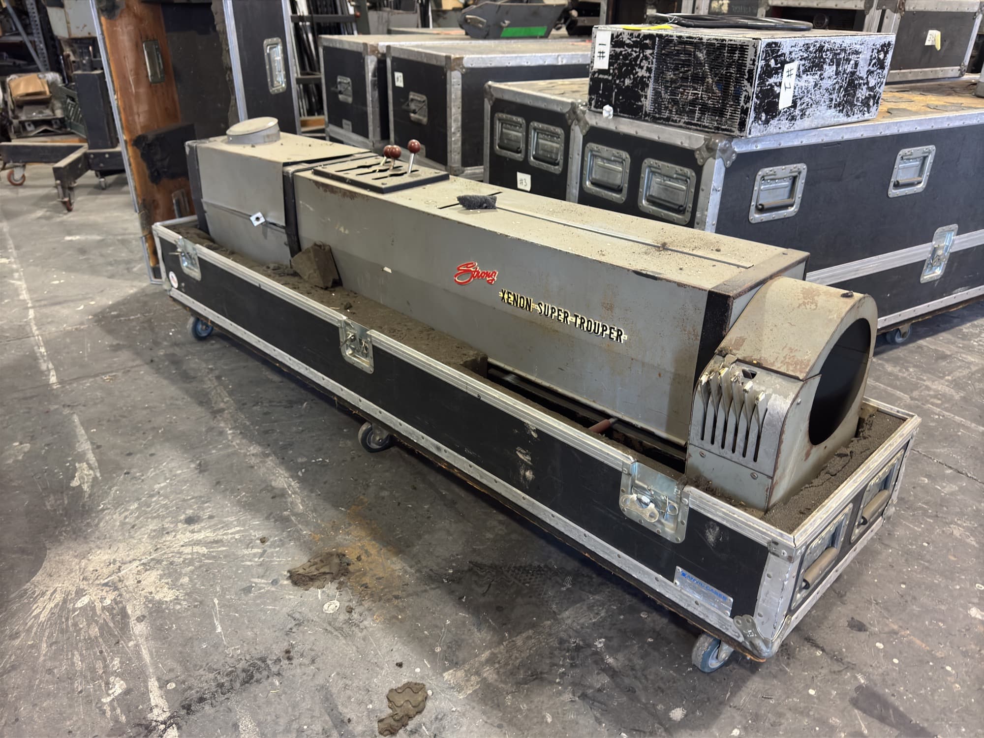 strong-xenon-super-trouper-spotlight-without-power-supply-32fb57