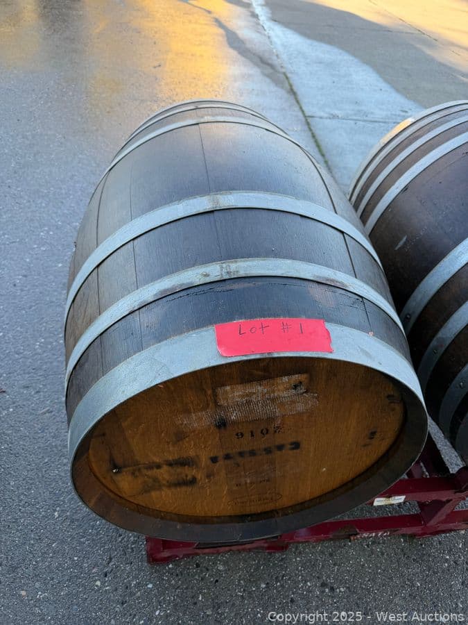 retired-59-gallon-wine-barrel-623407