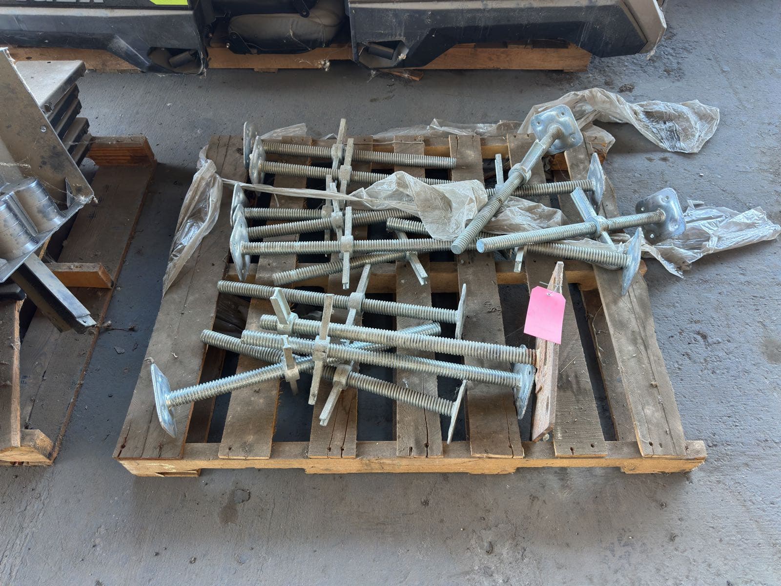 contents-of-pallet-13-leveling-jacks-15387b