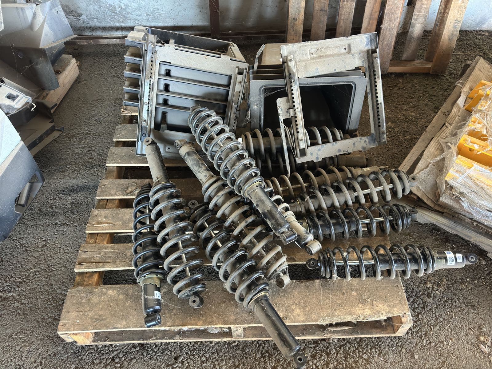 contents-of-pallet-bulk-lot-of-assorted-polaris-parts-3aaeb8