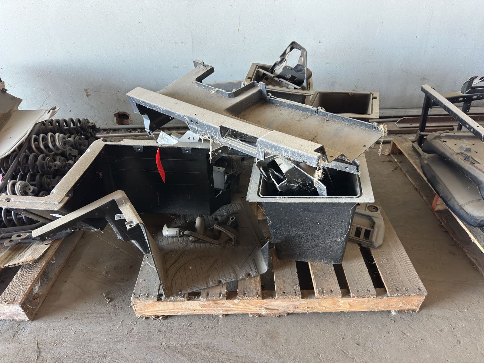 contents-of-pallet-bulk-lot-of-assorted-polaris-parts-64dae0