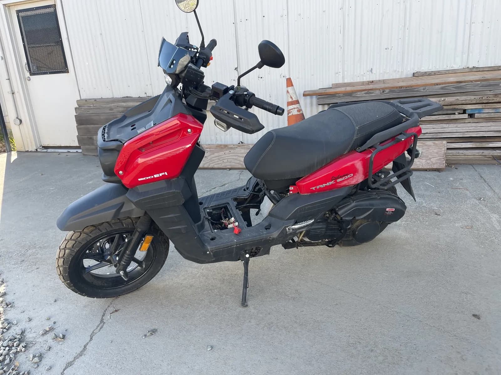 2024-zne-tank-200-deluxe-scooter-ml9y3cim