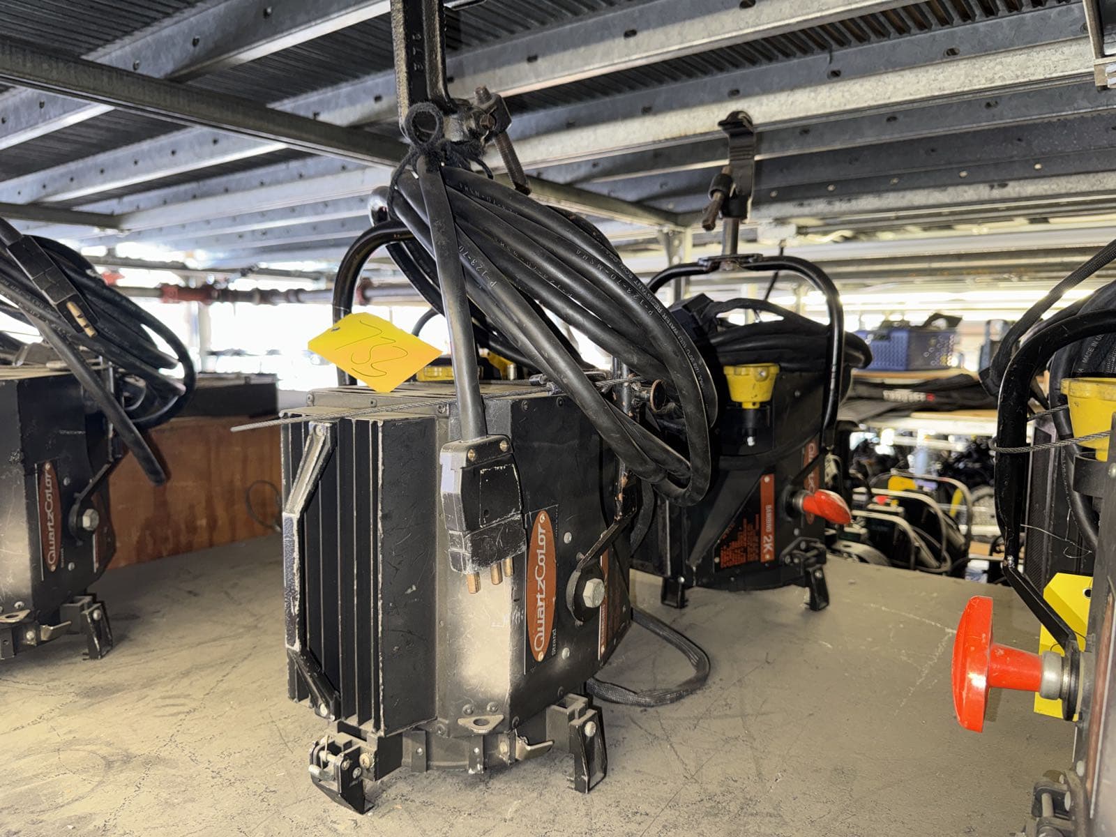 2-strand-quartz-color-bambino-2k-spot-lights-94c40c