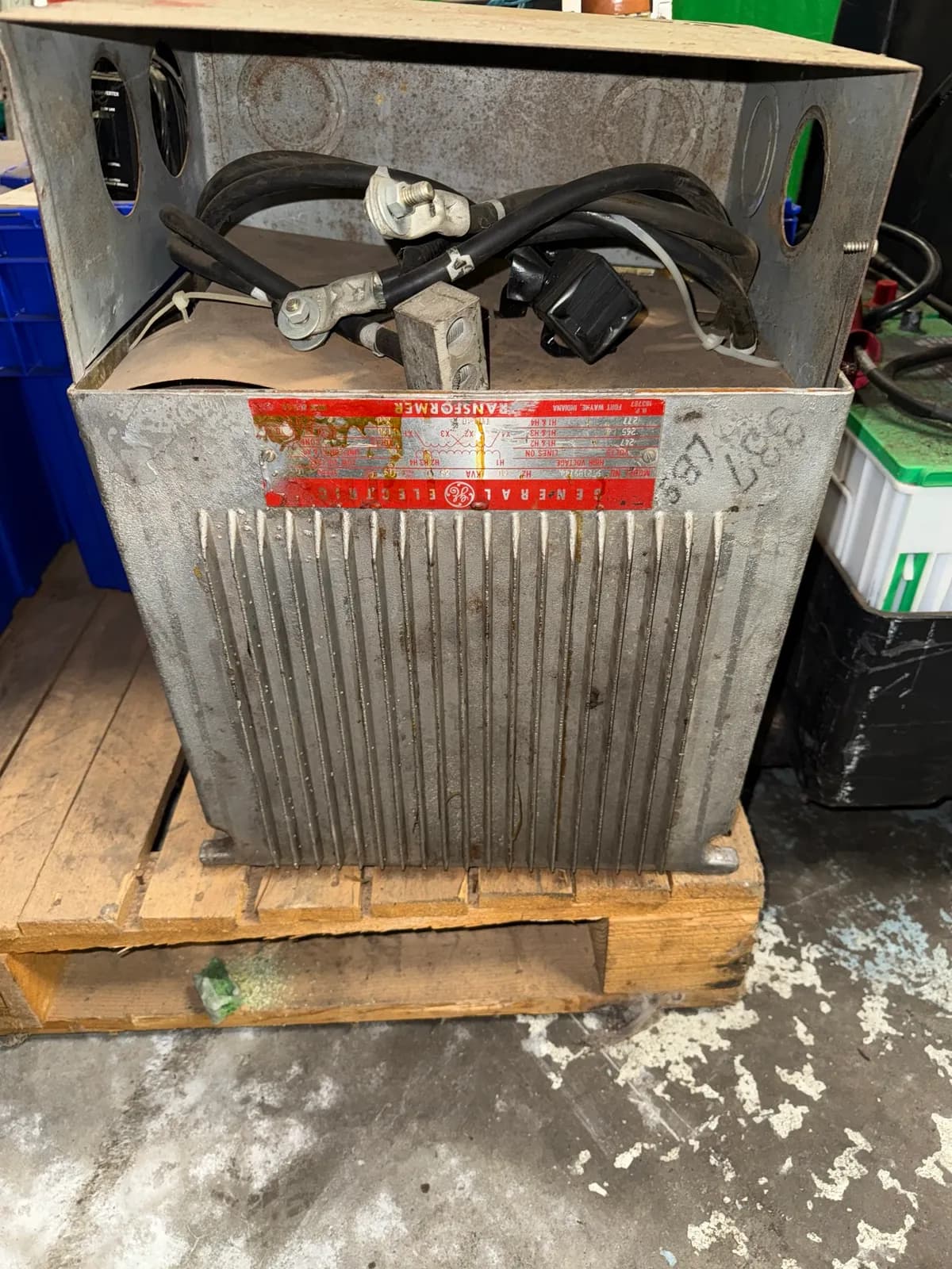 25-kva-general-electric-240-single-phase-to-120-single-phase-transformer-b871d8