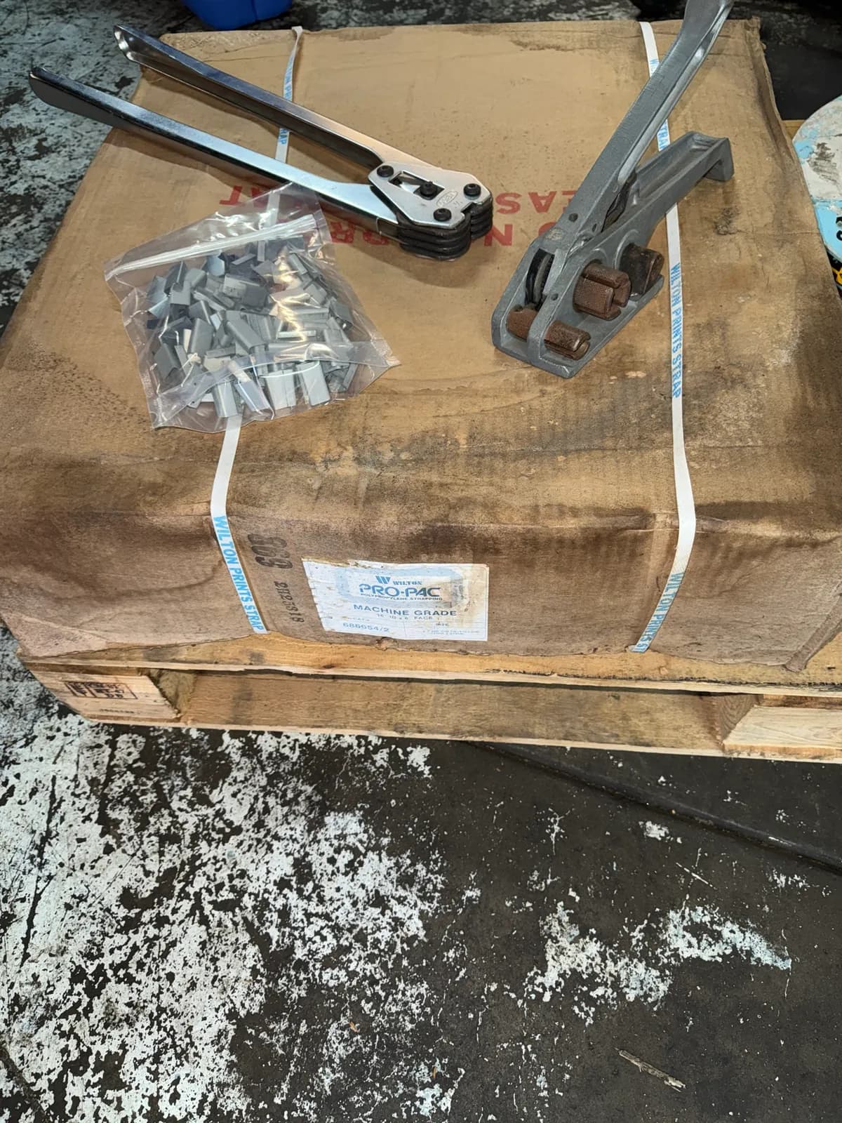 wilton-pro-pak-polypropelyne-12-strapping-and-tensioning-tool-crimps-and-crimper-mliqac0s